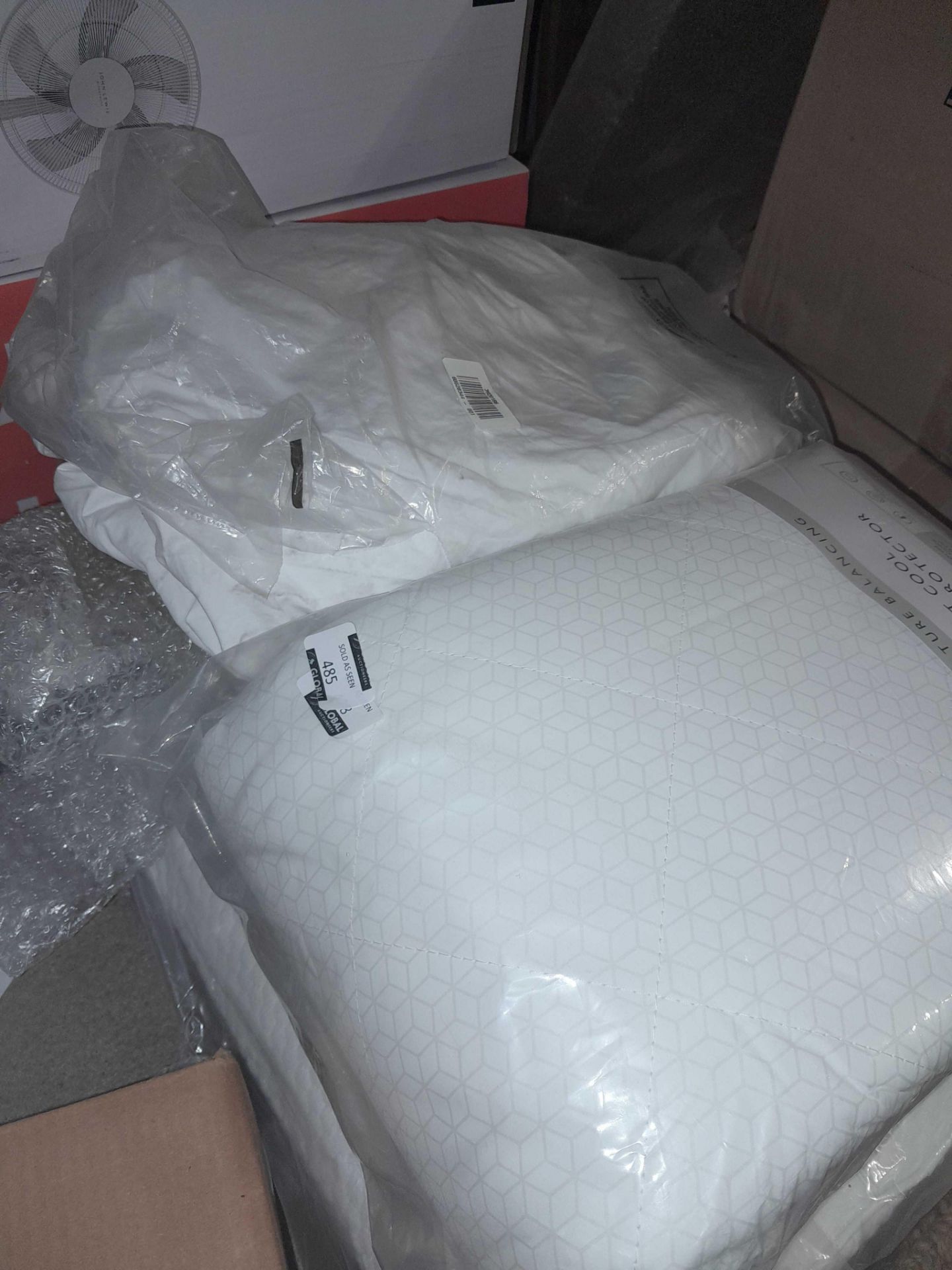 RRP £200 Unboxed Lot To Contain Assorted Bedding And Pillows(Cr2) - Image 2 of 2