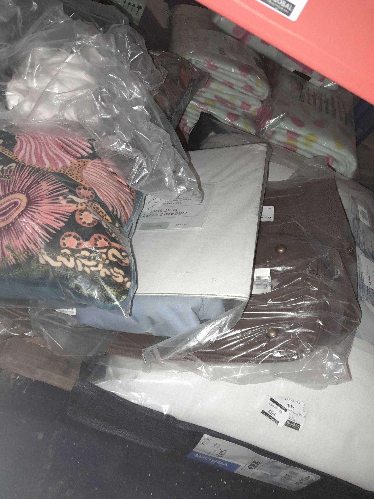 RRP £200 Unboxed Lot To Contain Assorted Items Including - Yeti Pillow (Cr2) - Image 2 of 2