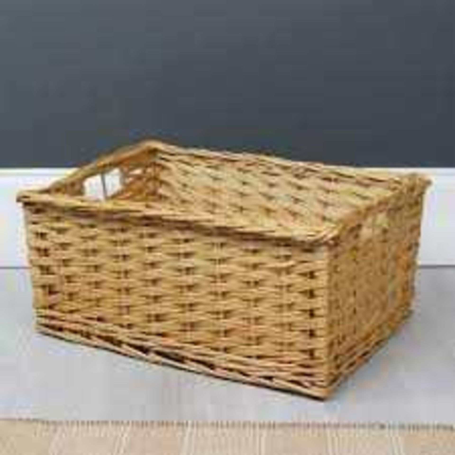 RRP £210 Unboxed Assorted Items Including Wooden Basket,(Cr2)