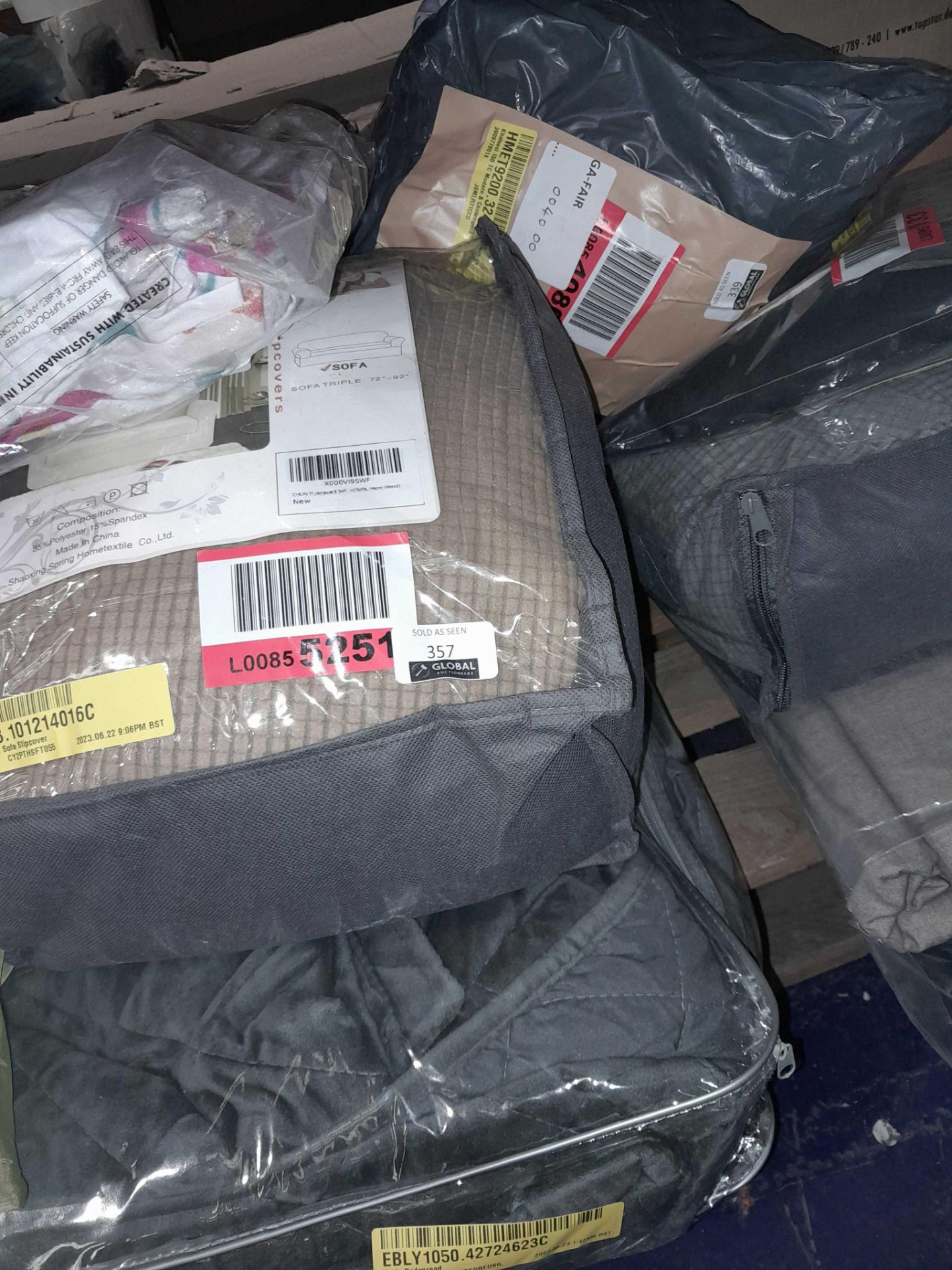 RRP £200 Unboxed Lot To Contain Assorted Items Including- Stretch Sofa Cushions (Cr2) - Image 2 of 2