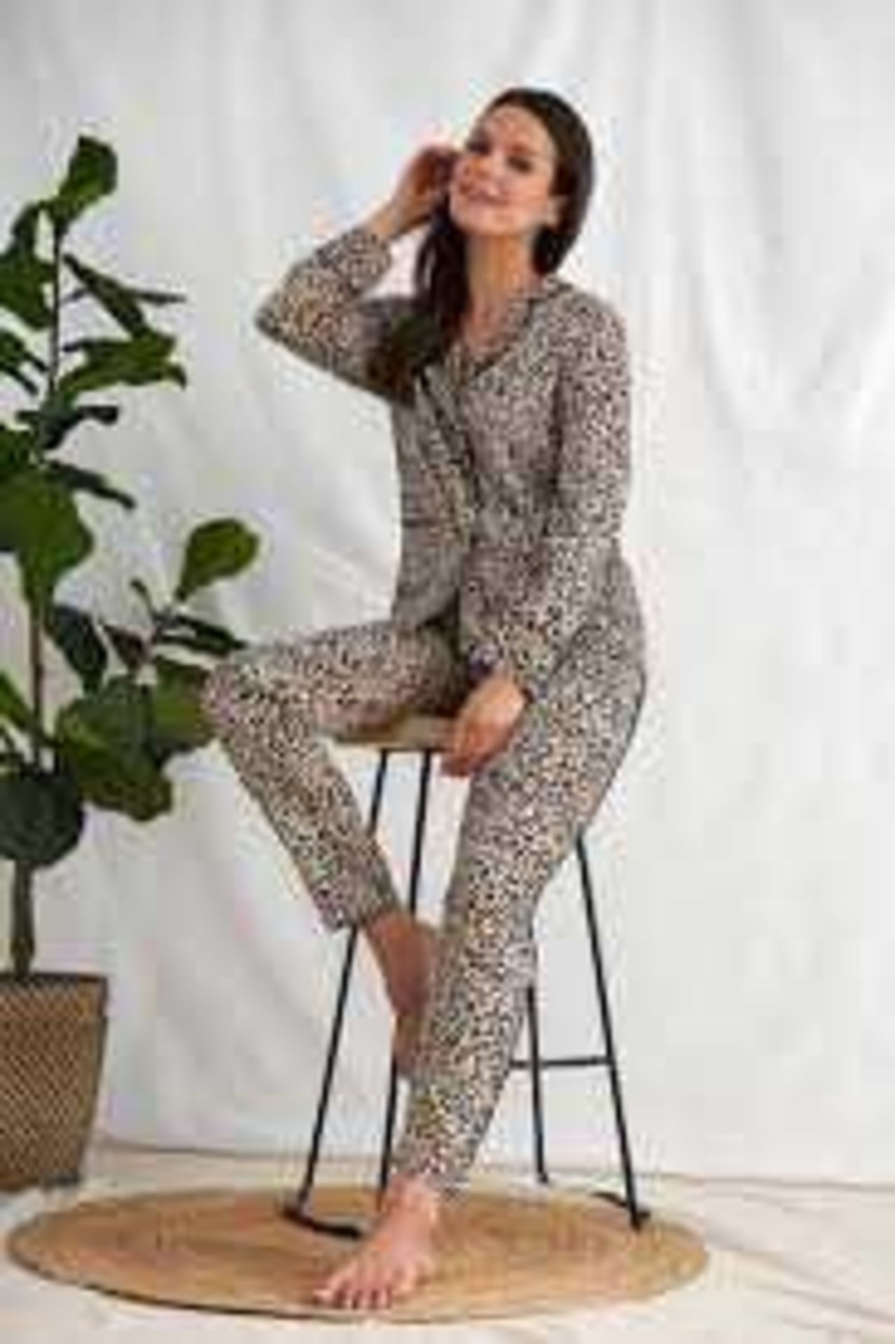 RRP £275 Lot Contains X9 Items Including Cheetah Pj Set