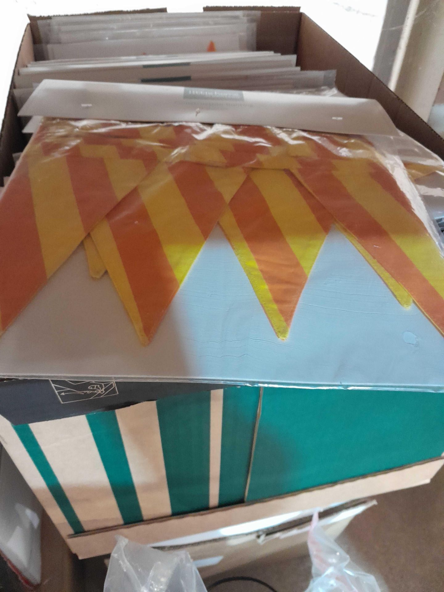RRP £200 Brand New Boxed Construction Bunting - Image 2 of 2