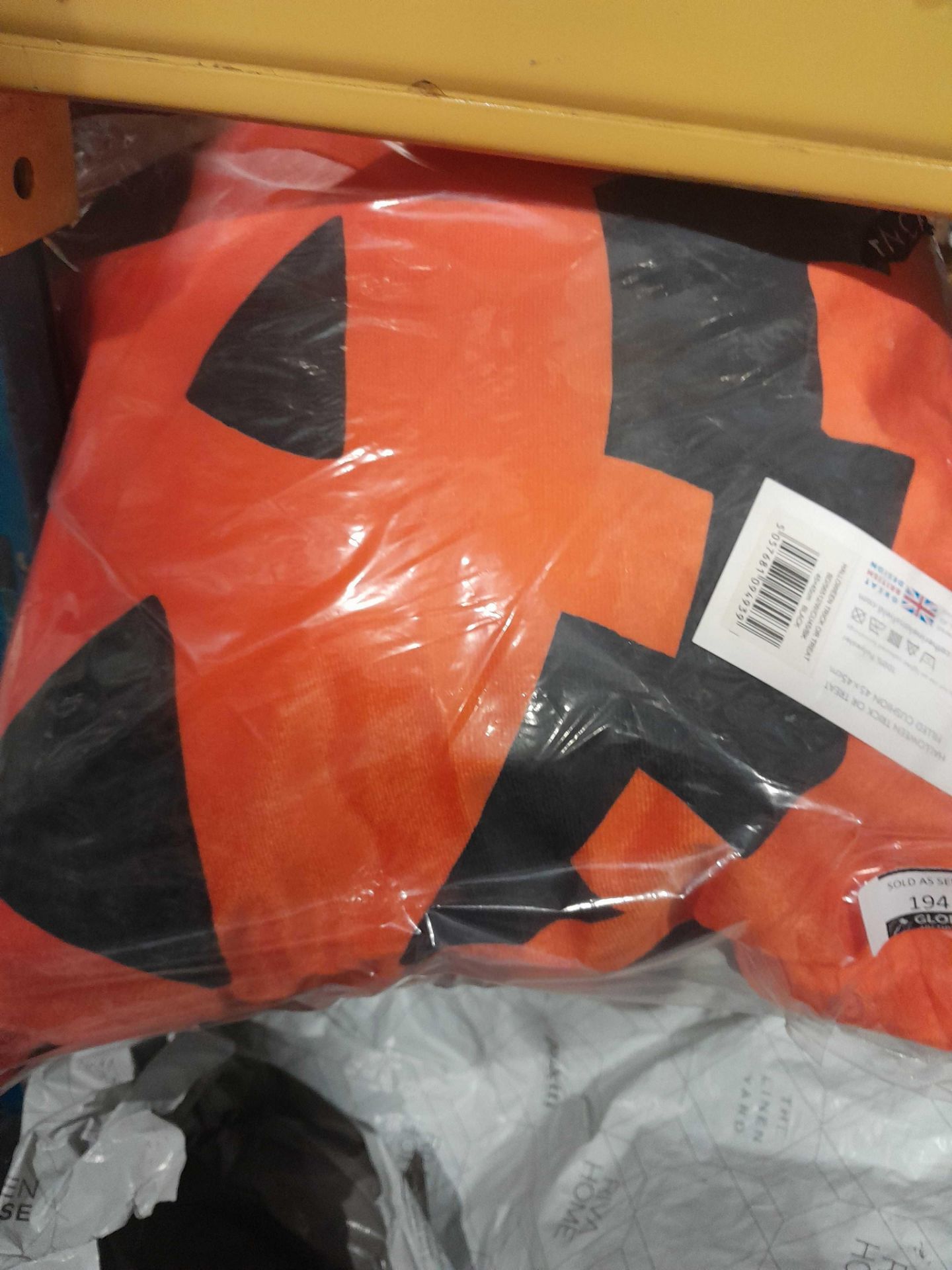 RRP £200 Brand New Assorted Pillows Including Halloween Pillows - Image 2 of 2