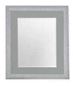 RRP £200 Boxed Assorted Canvases And Frames Including Glitz Silver Frame(Cr2)