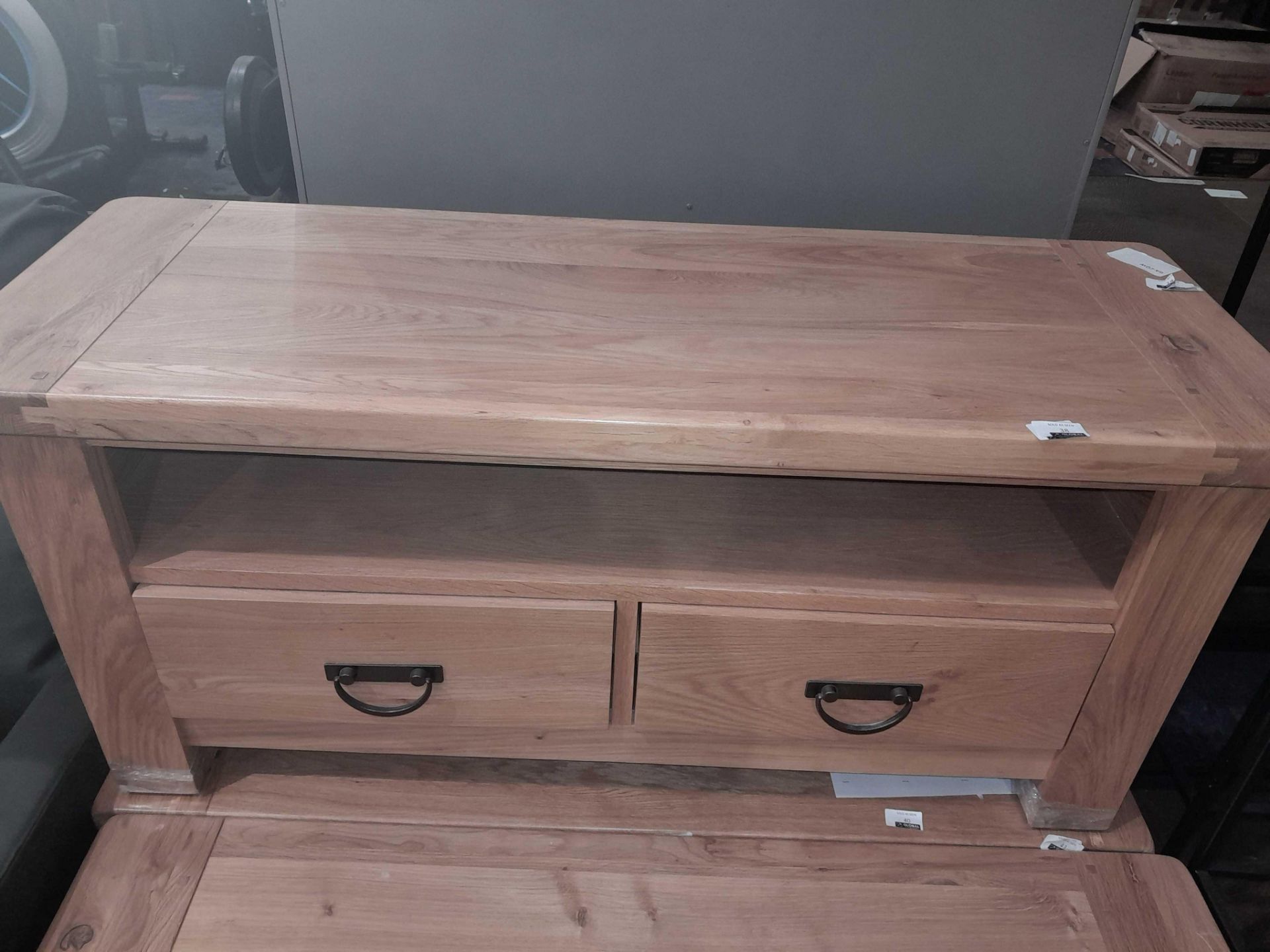 RRP £350 Solid Oak 2 Draw Tv Stand With Knocker Handles (Cr2) - Image 2 of 2