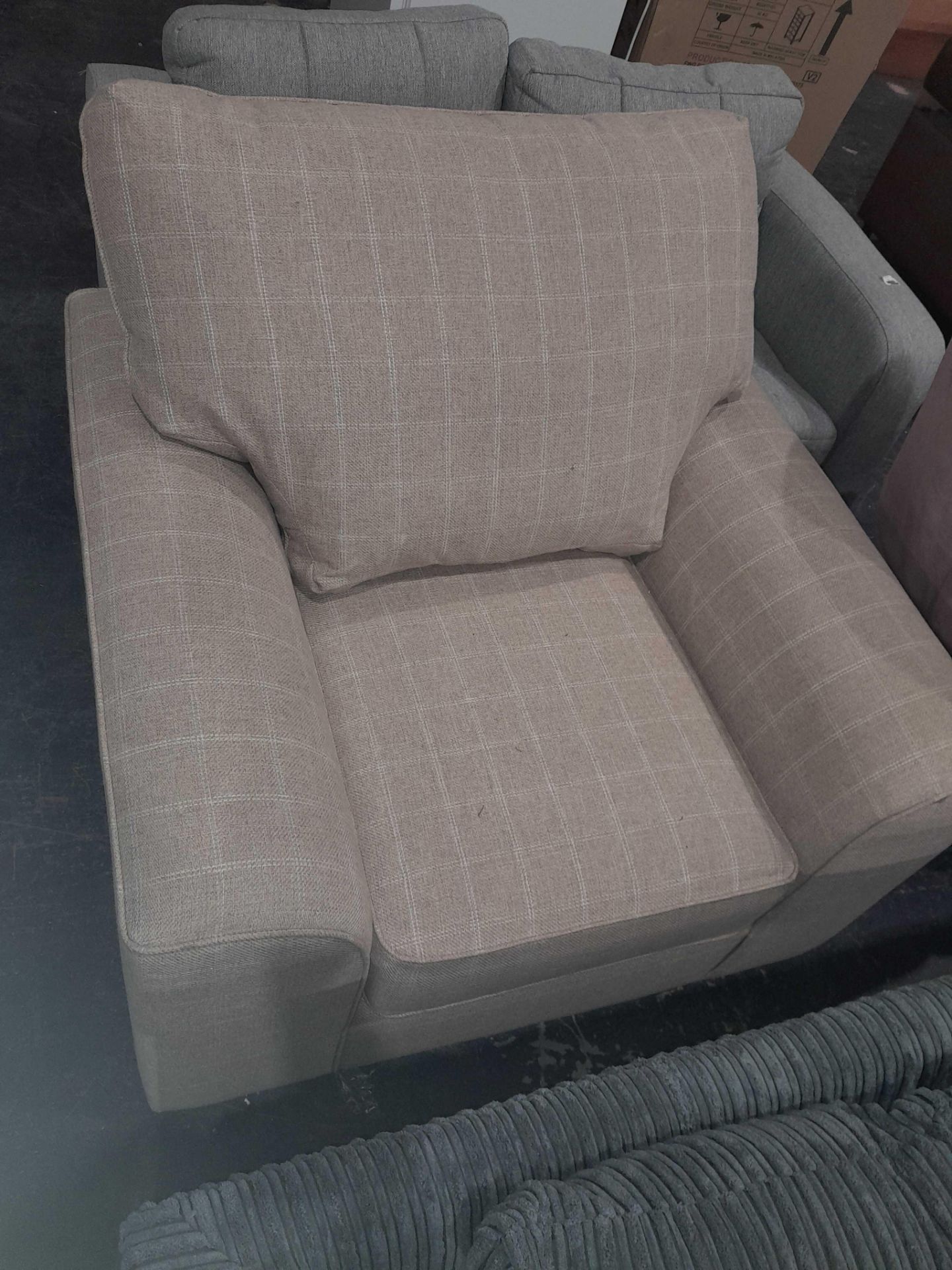 RRP £400 Checkered Armchair(Cr1) - Image 3 of 3