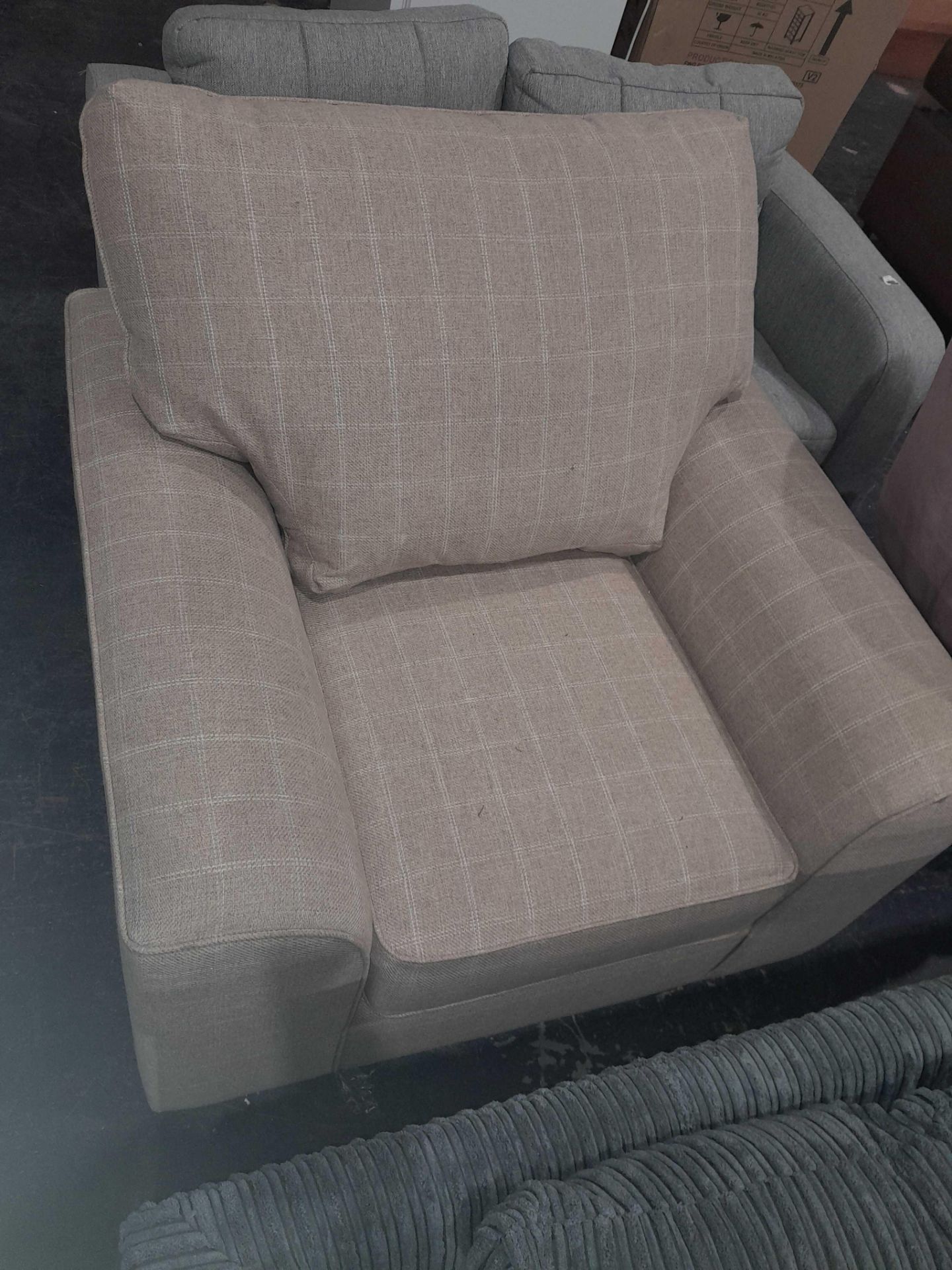 RRP £400 Checkered Armchair(Cr1) - Image 2 of 3