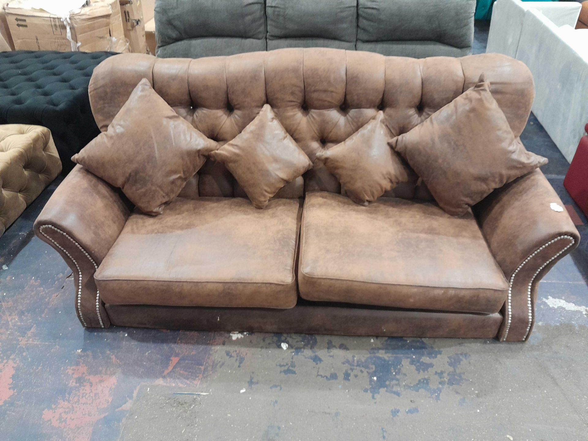 RRP £500 Chesterfield Style 3 Seater Sofa (Cr3) - Image 2 of 3