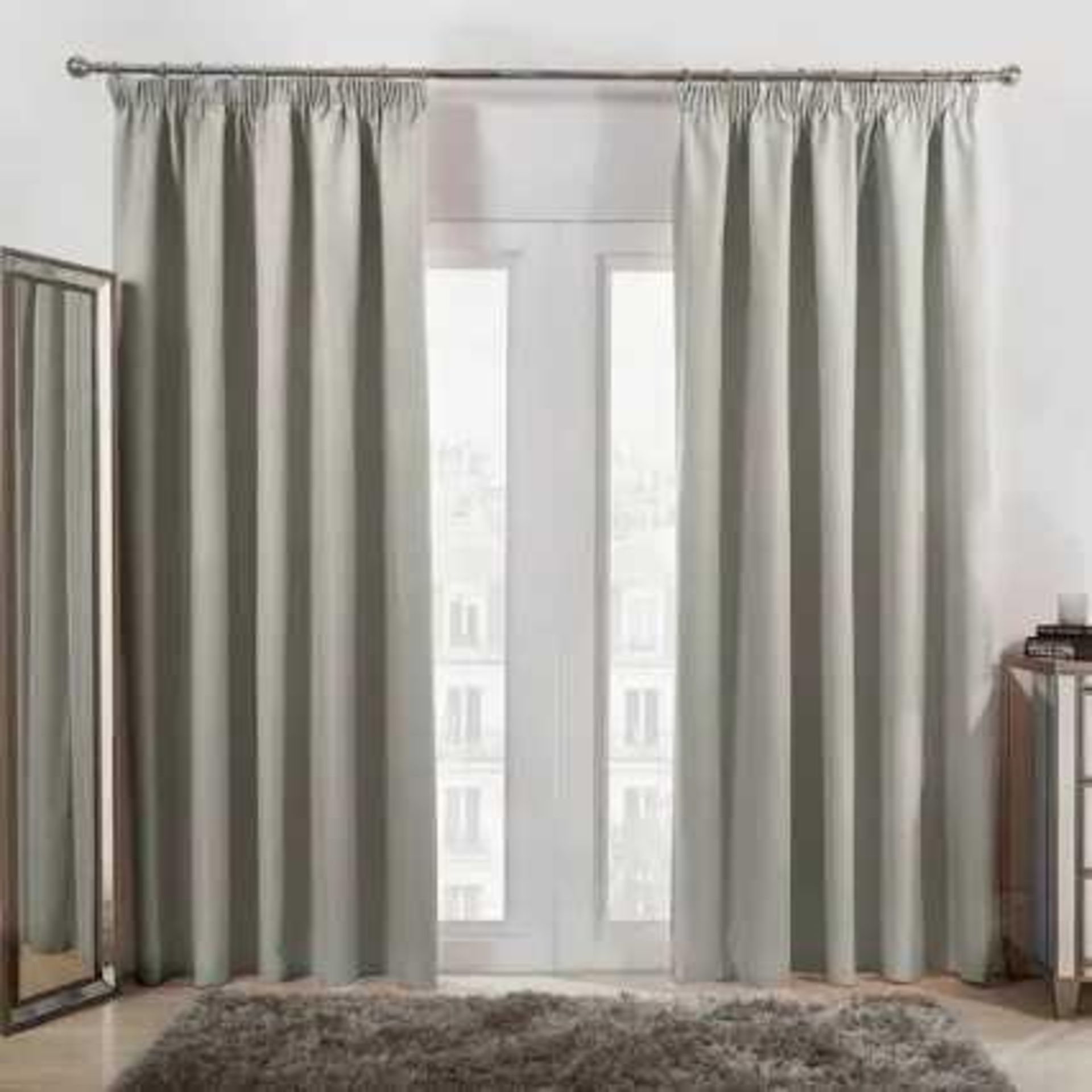 RRP £200 Unboxed X6 Items Including Pencil Pleat Curtains (Cr2)