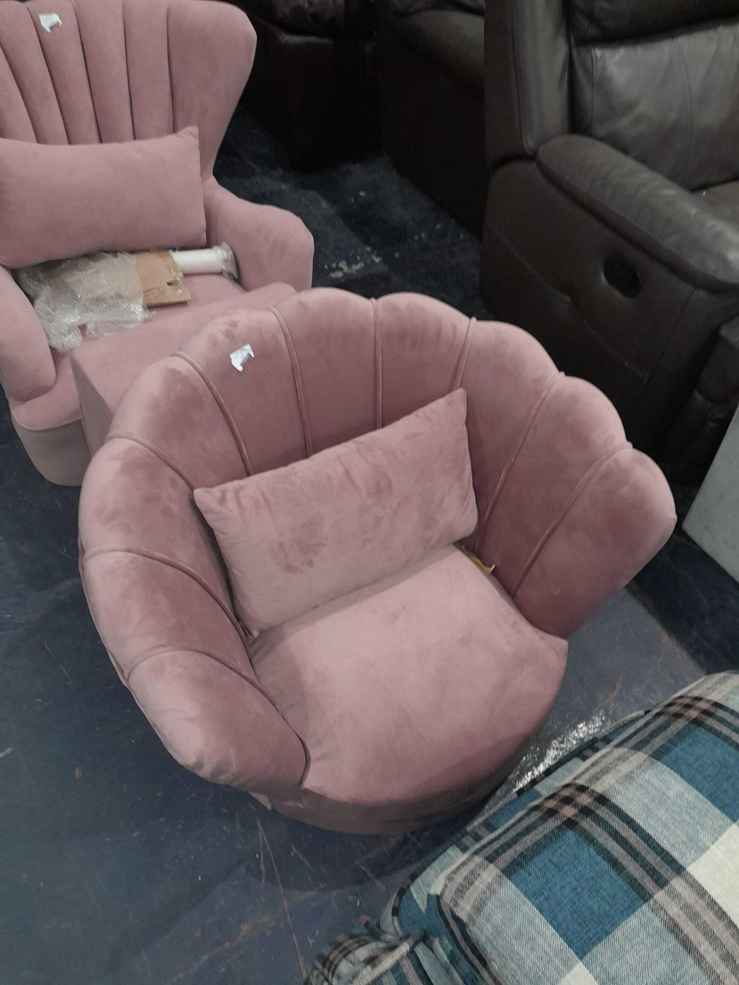 RRP £180 Ex Display June Velvet Tub Chair In Pink - Image 2 of 2