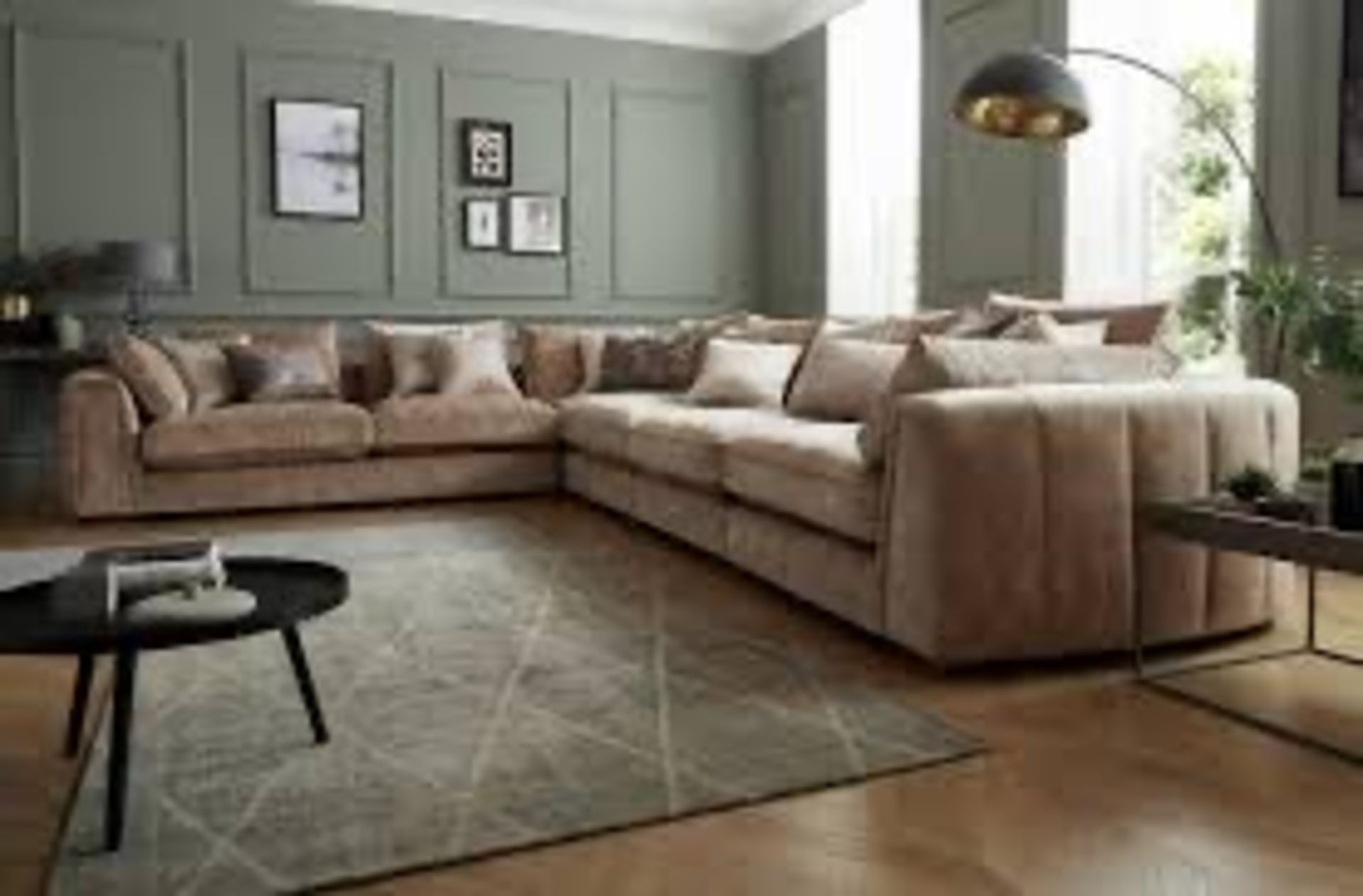 RRP £2100 Ex Display Cream/Natural 7 Seater Corner Sofa With Reclining Headrests