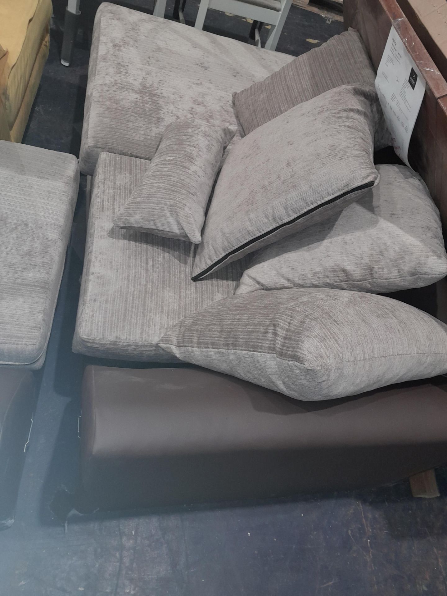 RRP £800 Ex Display 4 Seater Corner Sofa - Image 3 of 3