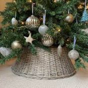 RRP £700 Pallet Containing Cushions, Christmas Tree Surrounds And More