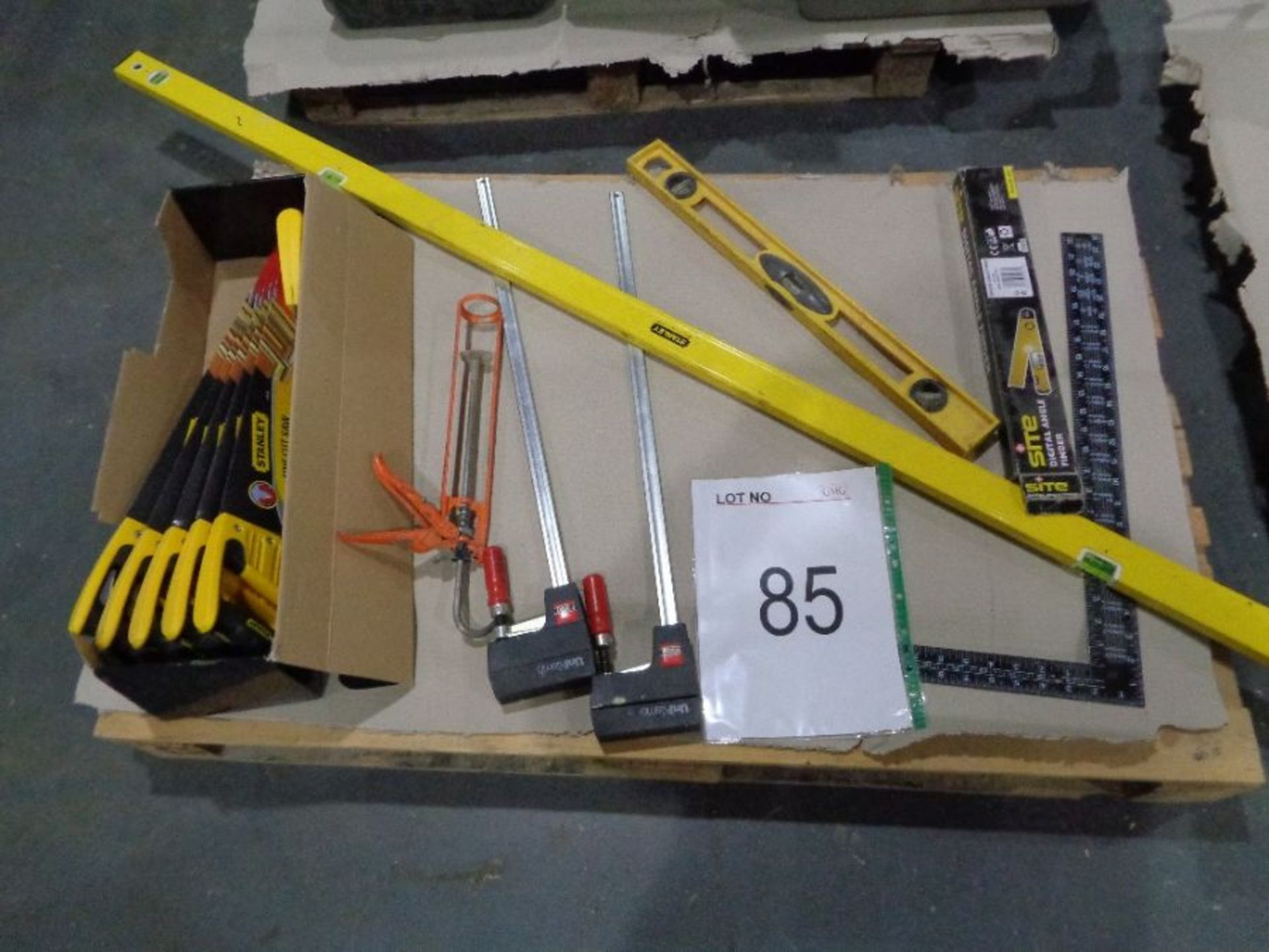 A Range of Workshop Items to Pallet as Lotted