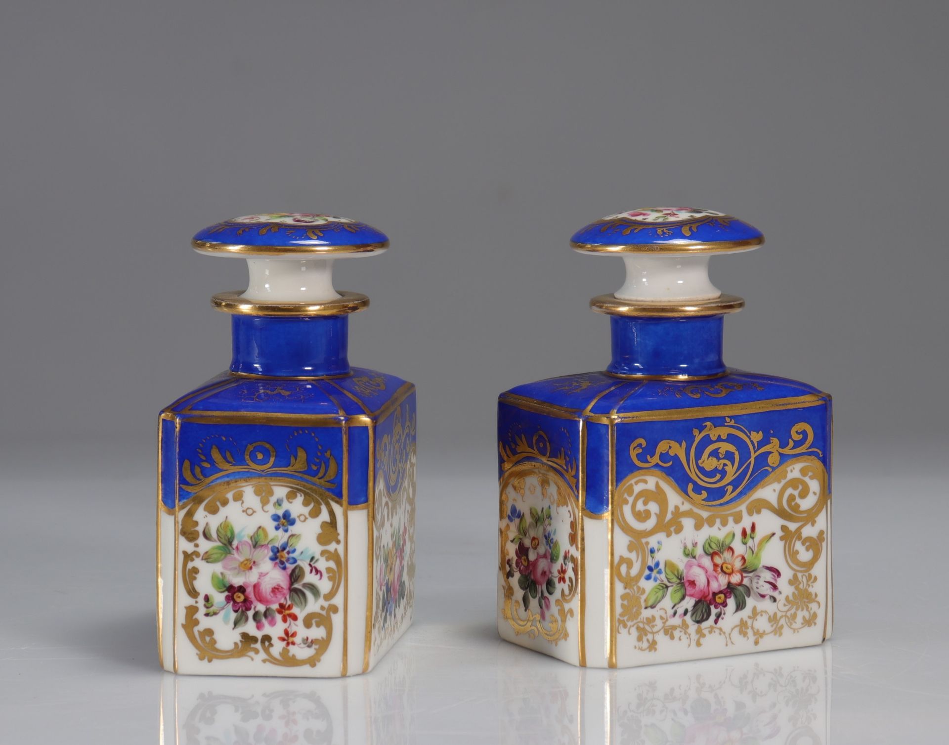 Pair of Paris porcelain bottles - Image 2 of 3