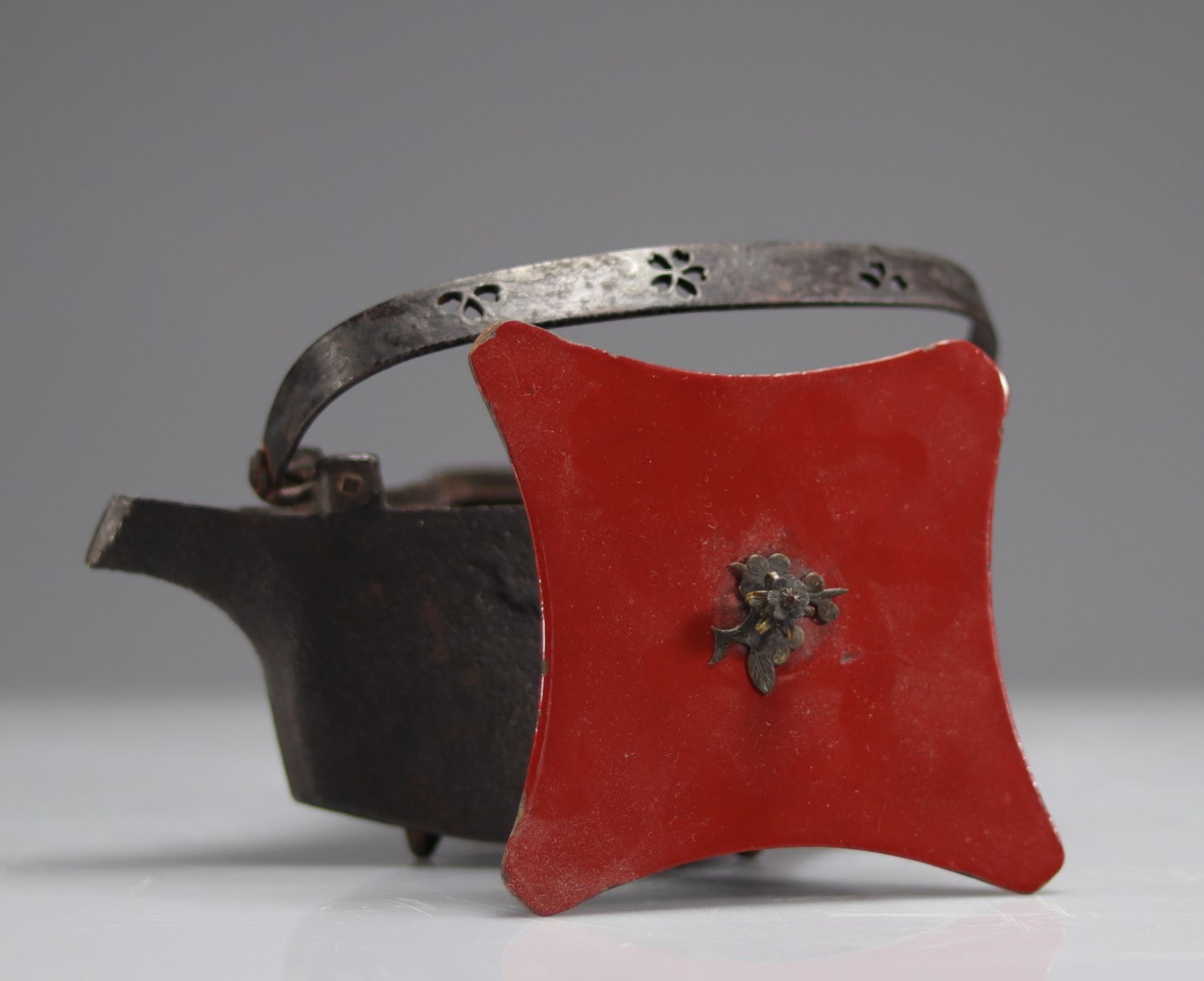 19th century Asian cast iron teapot - Image 2 of 3