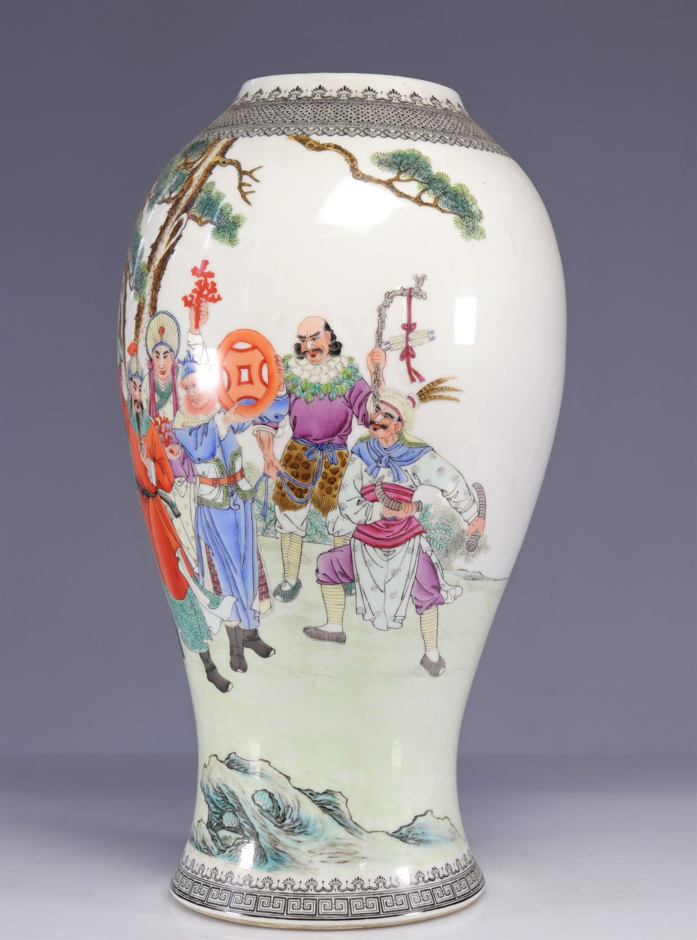 Vase from the Republic period decorated with characters (recut neck) - Image 2 of 6