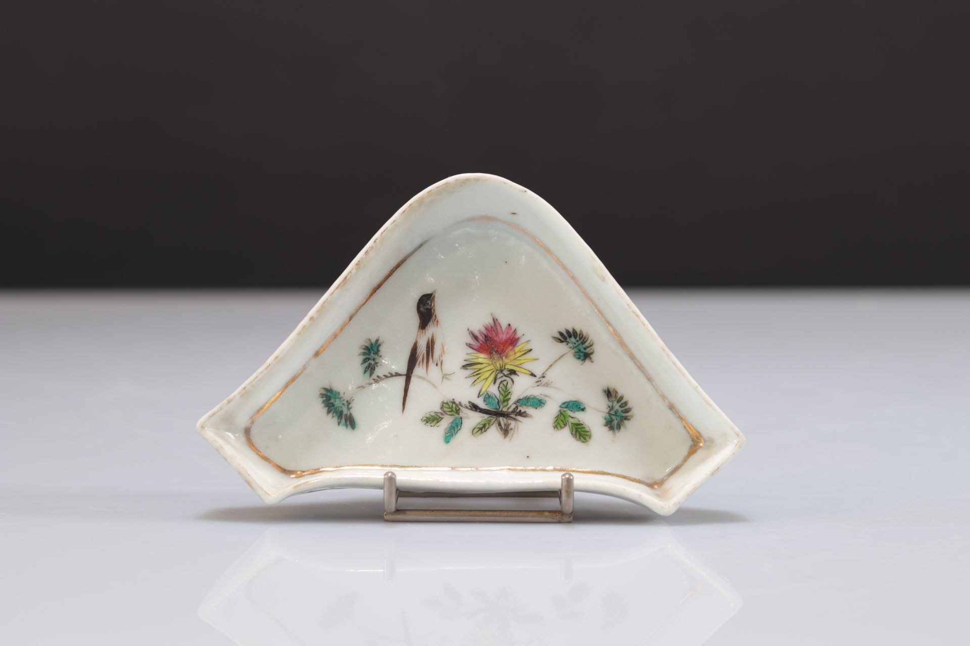 Set of 3 small Chinese porcelain dishes - Image 7 of 7