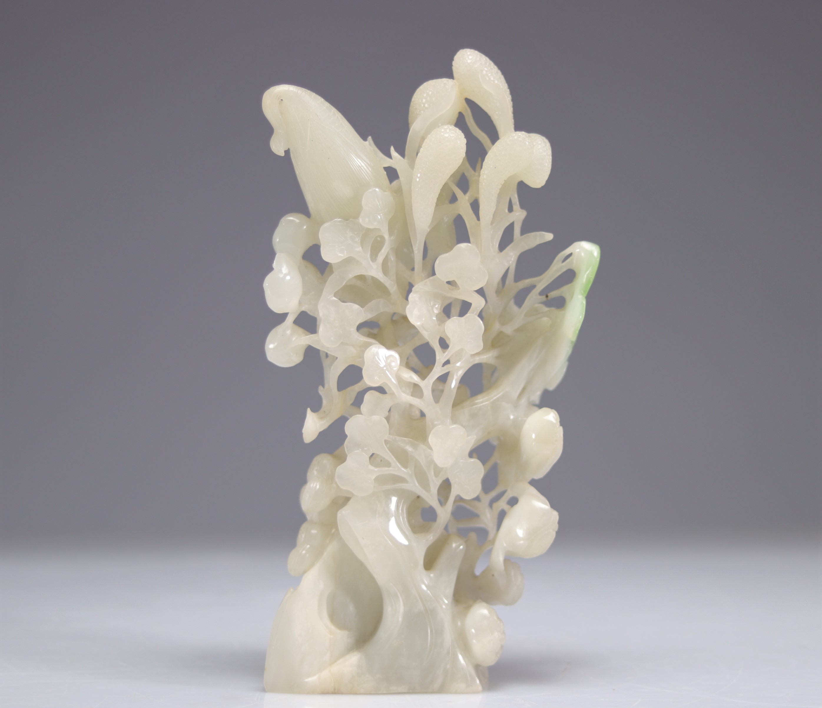 Imposing carved white jade - Image 2 of 4