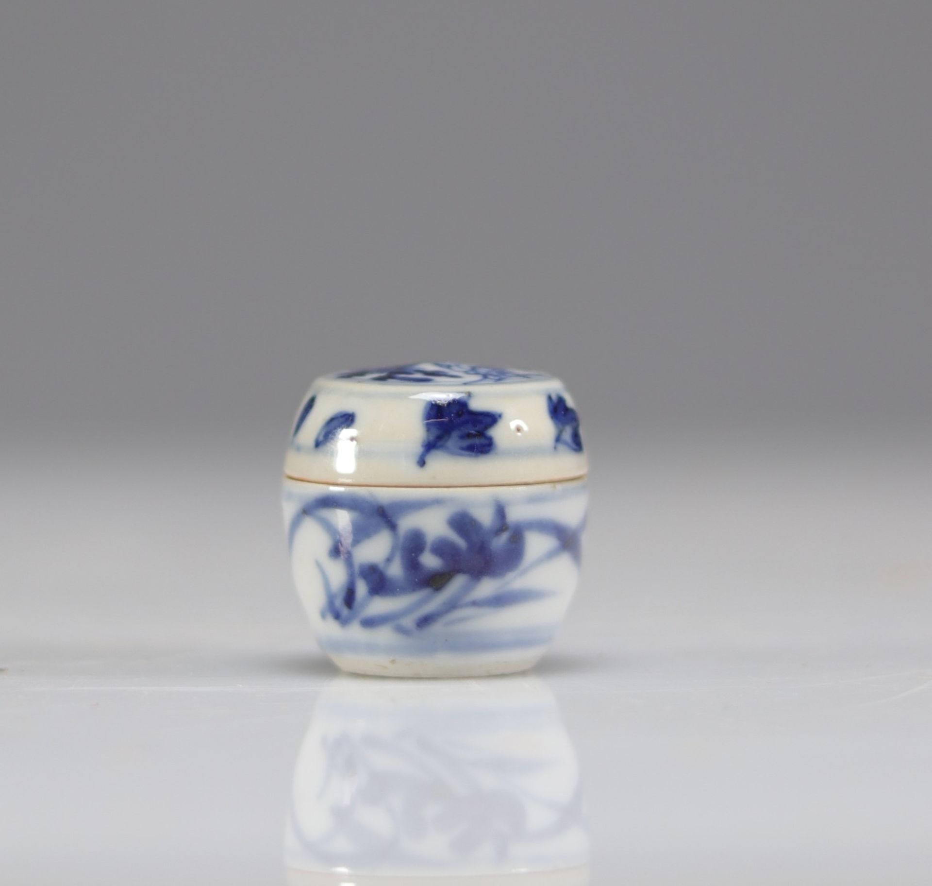 Small blue white porcelain ink box - Image 2 of 3