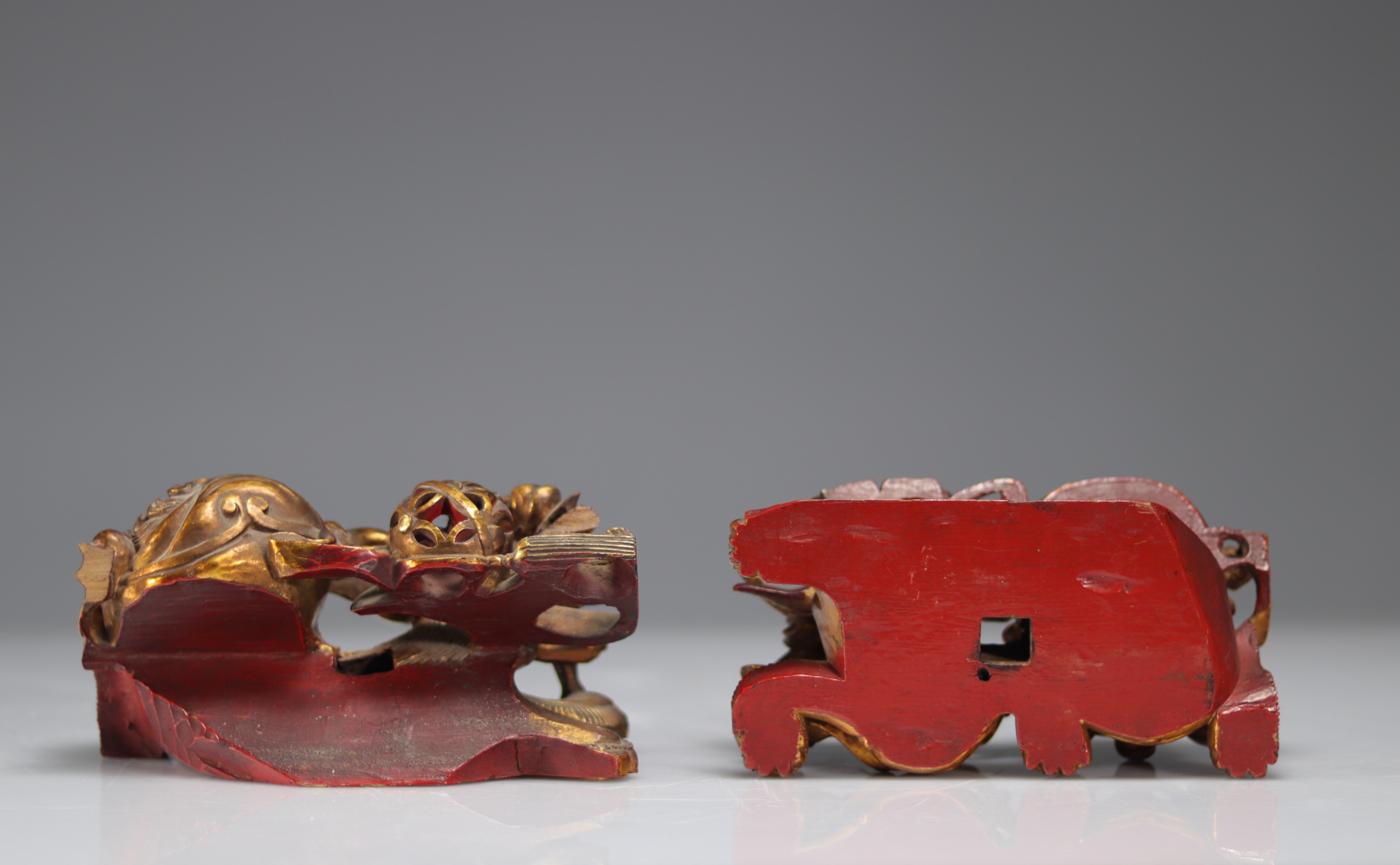 Fo dogs in carved and gilded wood, Qing period - Image 4 of 4