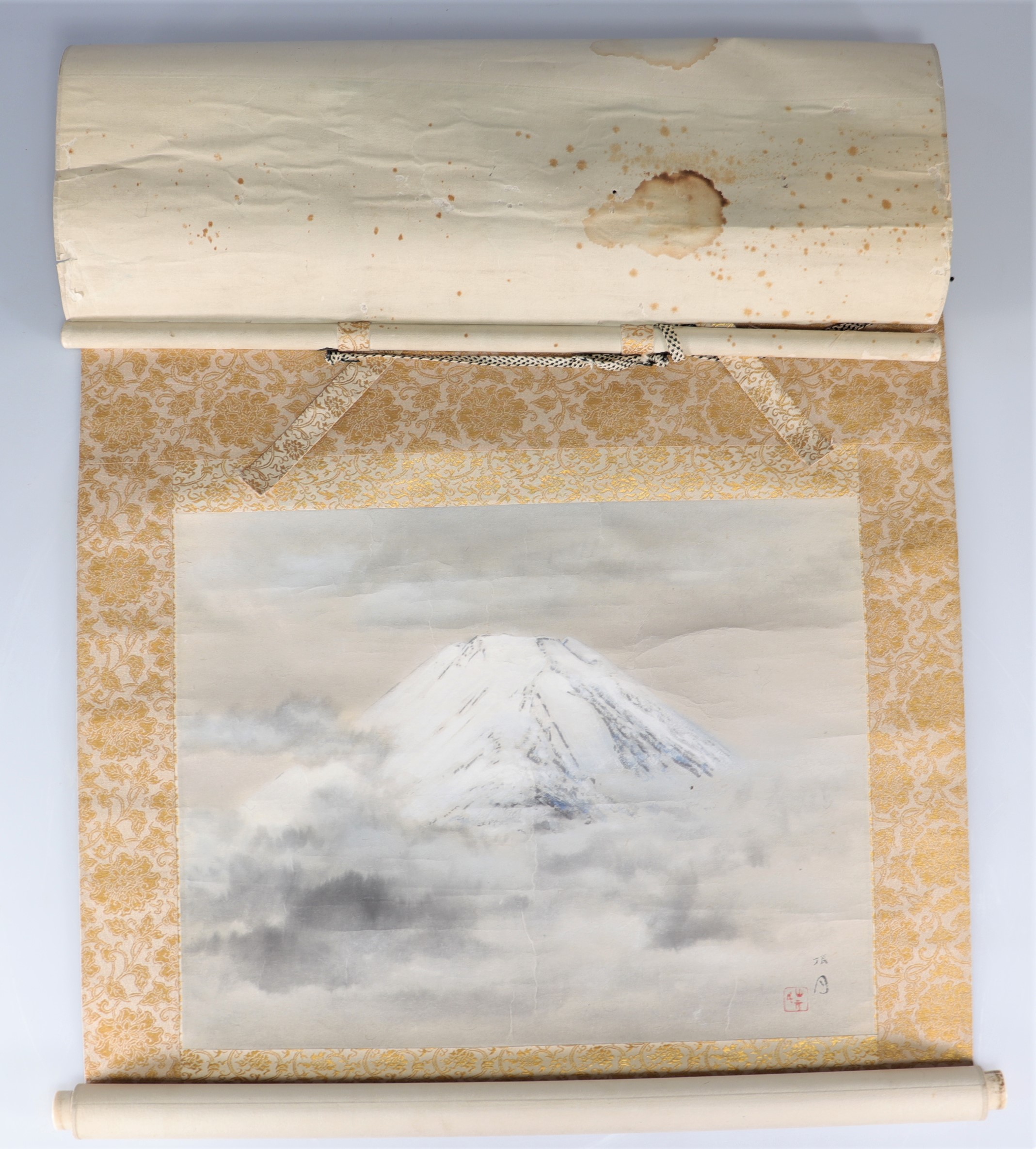 Painted scroll of a mountain Japan. - Image 2 of 2