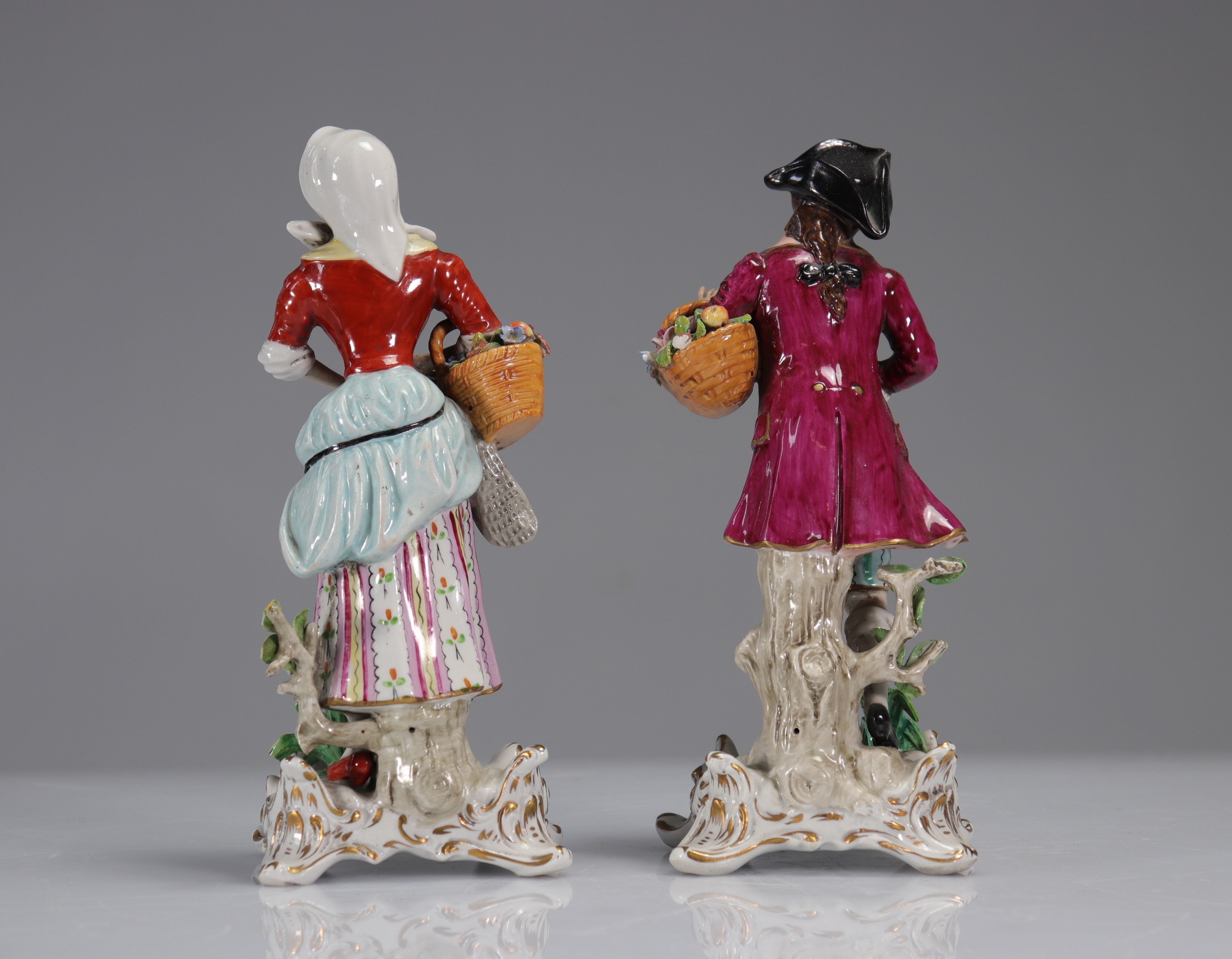 Pair of Capodimonte porcelain statues - Image 3 of 4