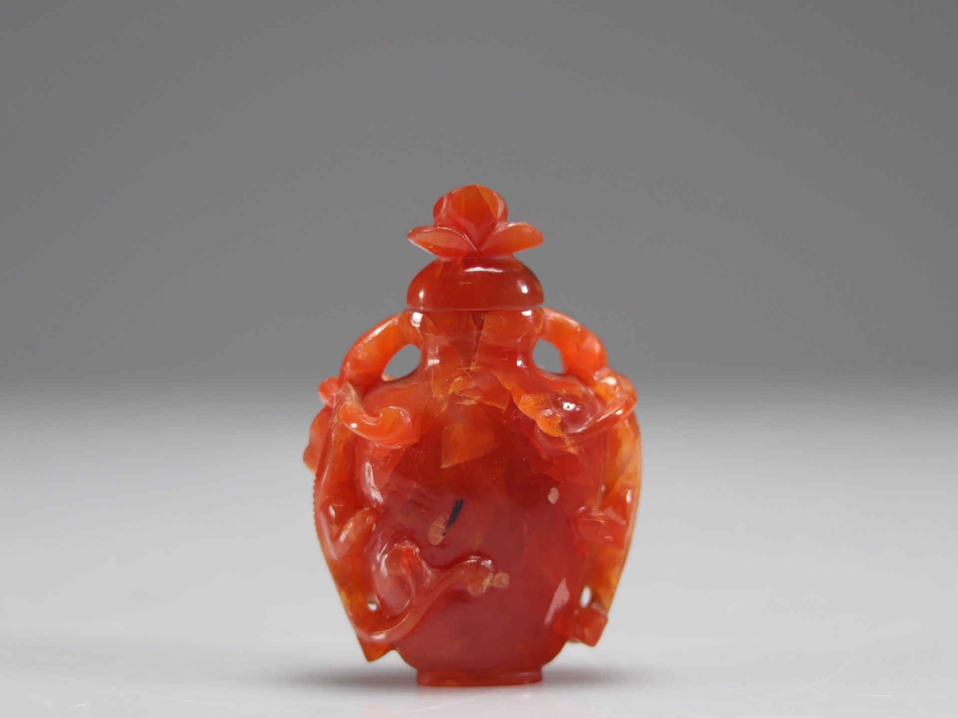 Chinese carved agate snuffbox from Chilons - Image 4 of 4
