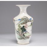 Family rose vase with landscape decor