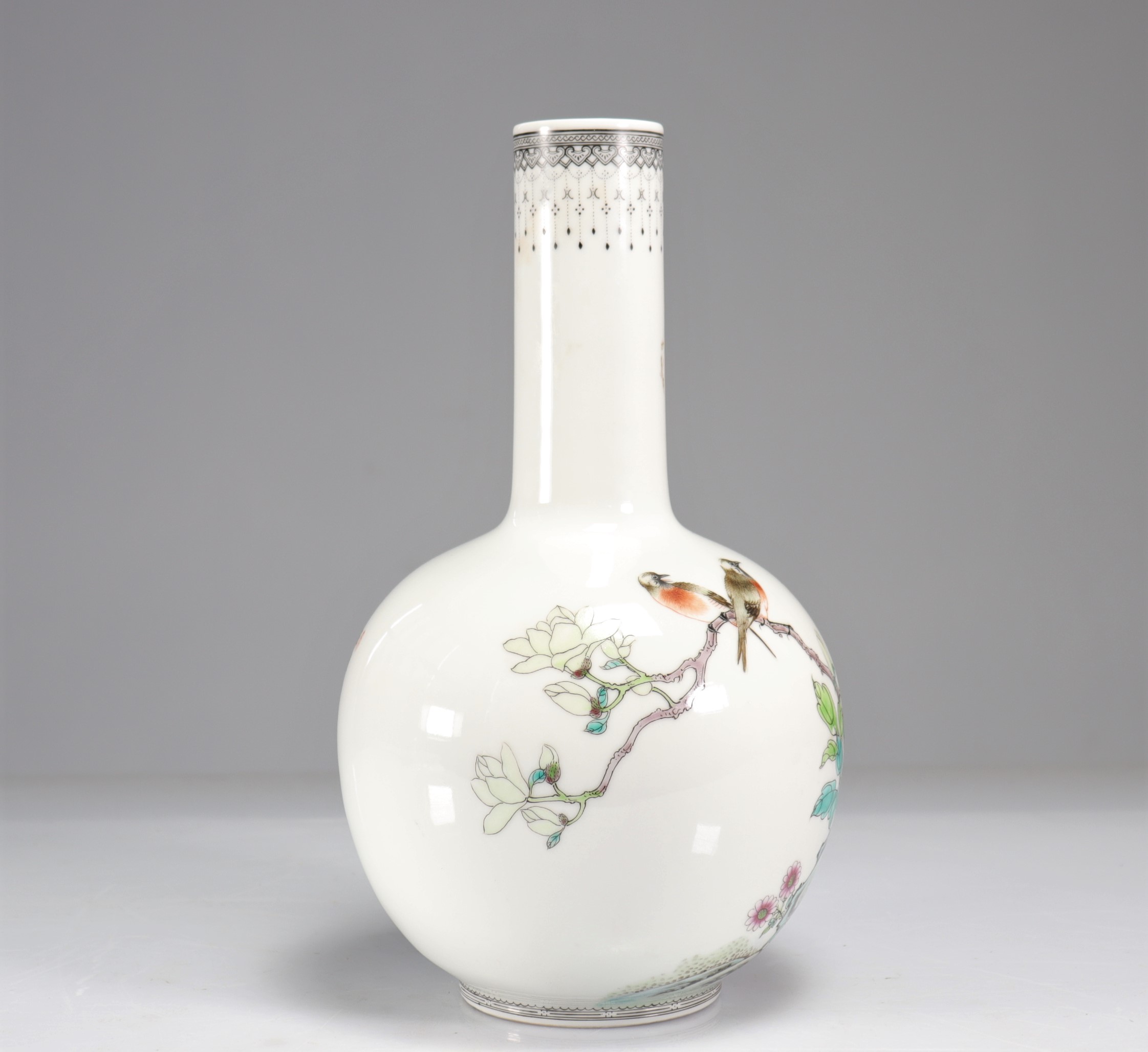 Porcelain vase with republic bird decor - Image 3 of 5