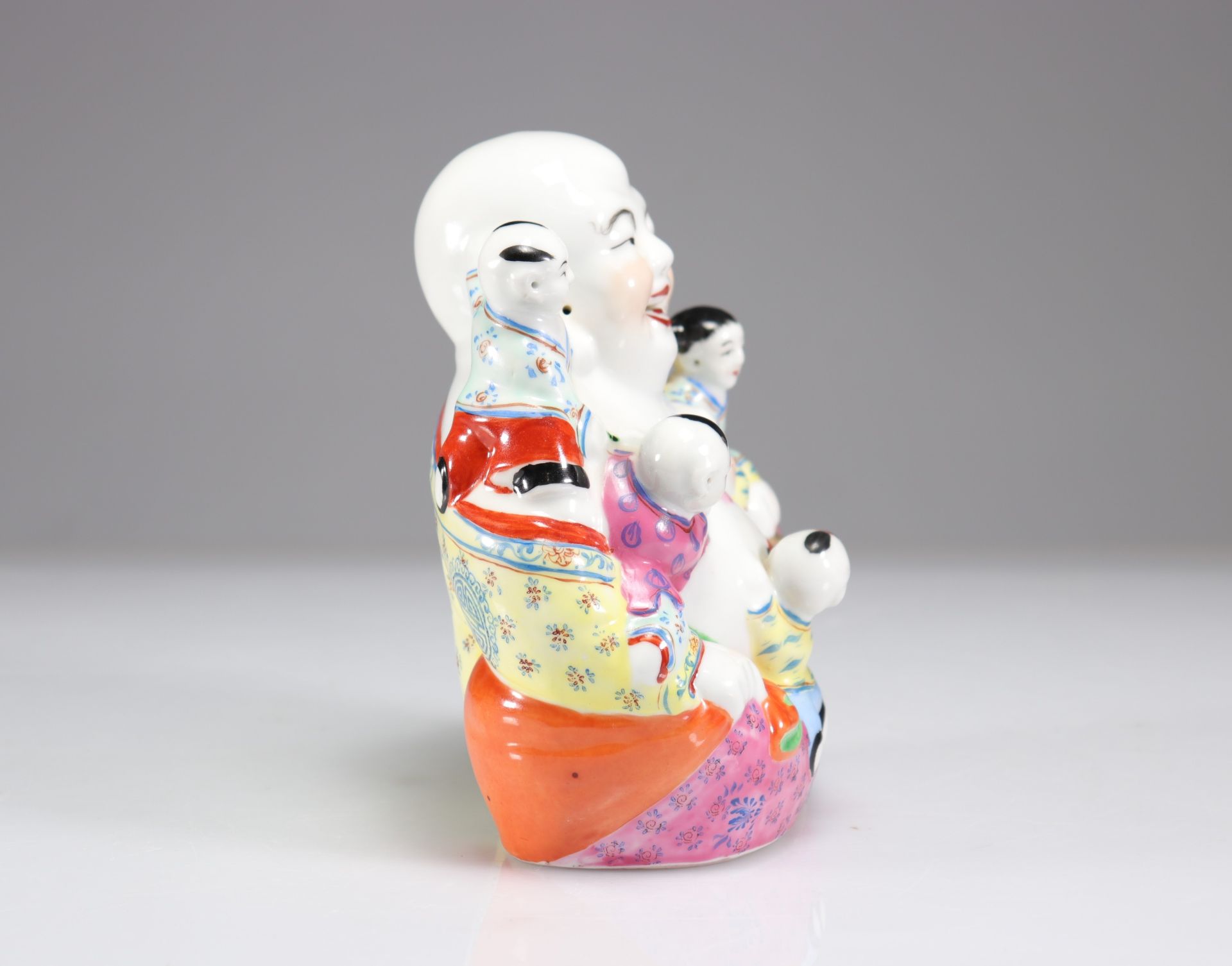 Buddha and children in famille rose porcelain - Image 2 of 6