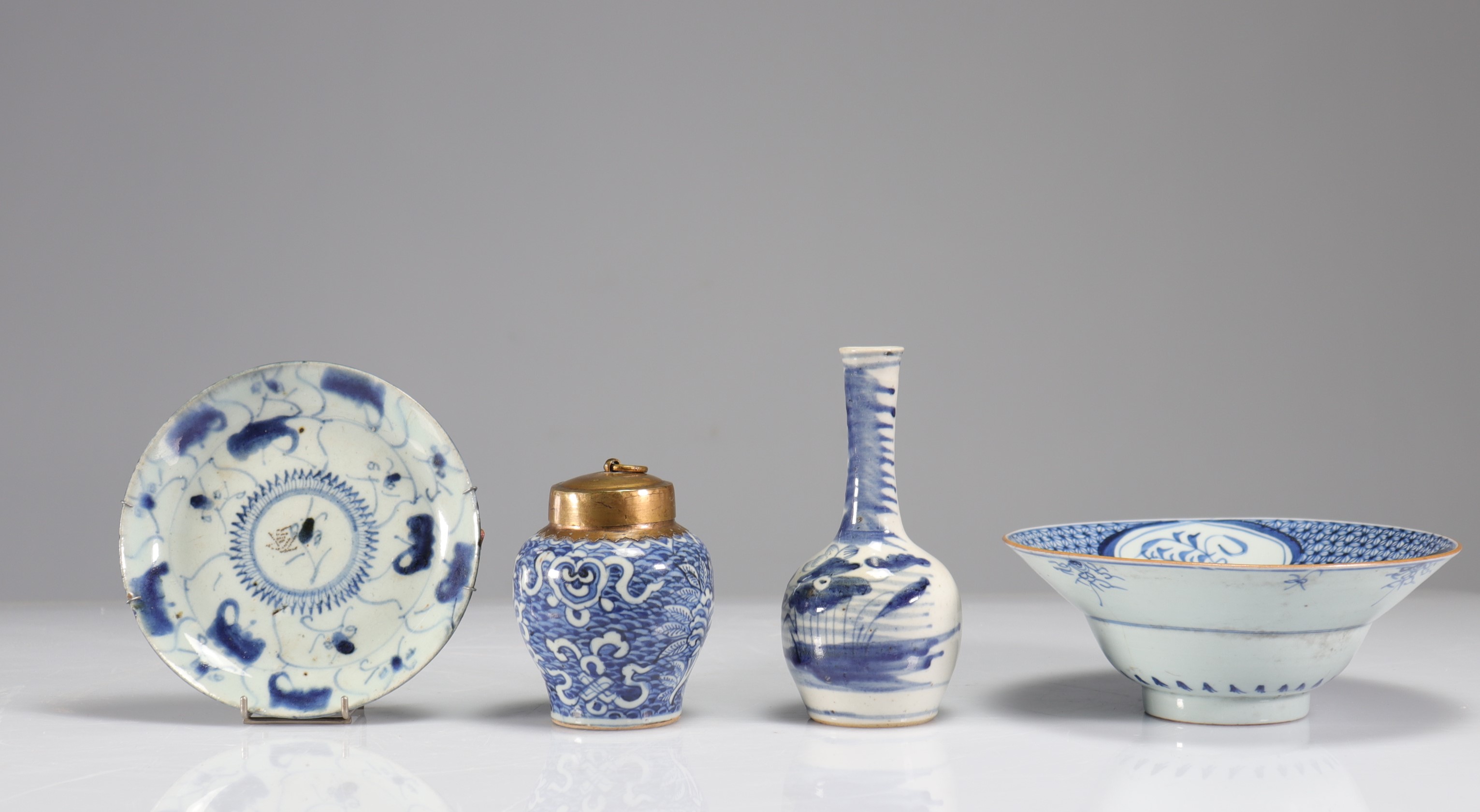 Lot (4) blue white porcelain Qing period