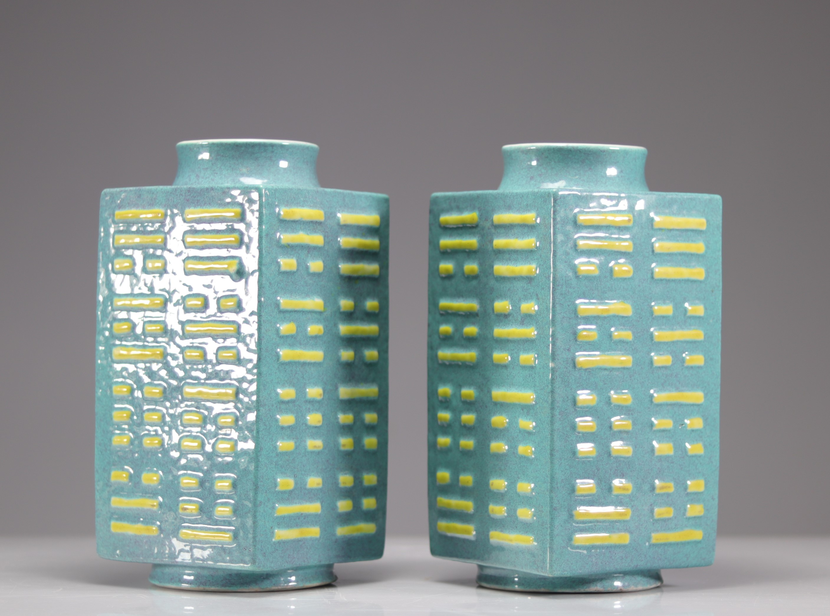 Rare pair of Cong vases green and yellow background decorated with Tao trigrams - Image 3 of 6