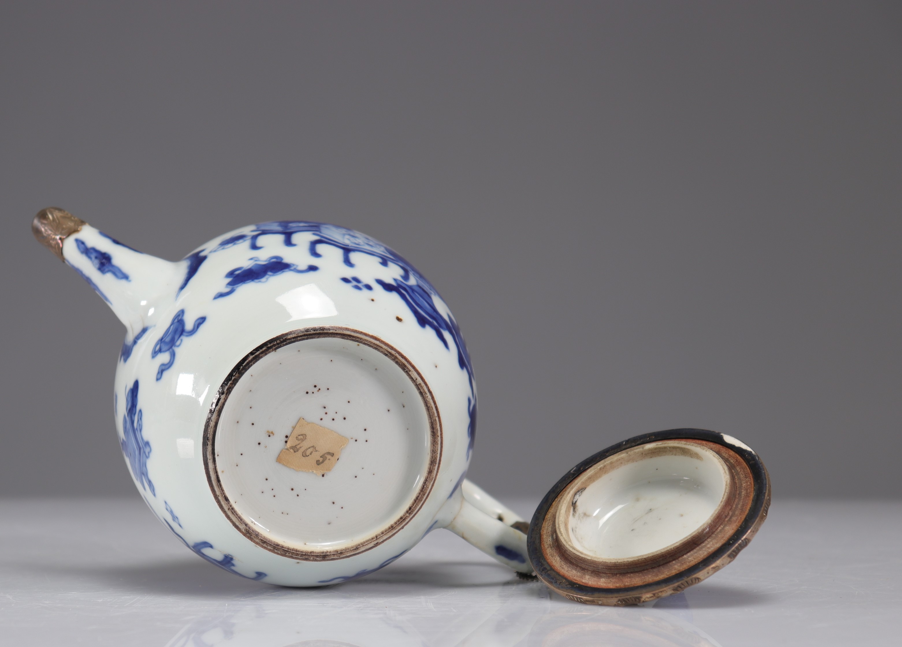 Eighteenth century white blue silver teapot - Image 5 of 6