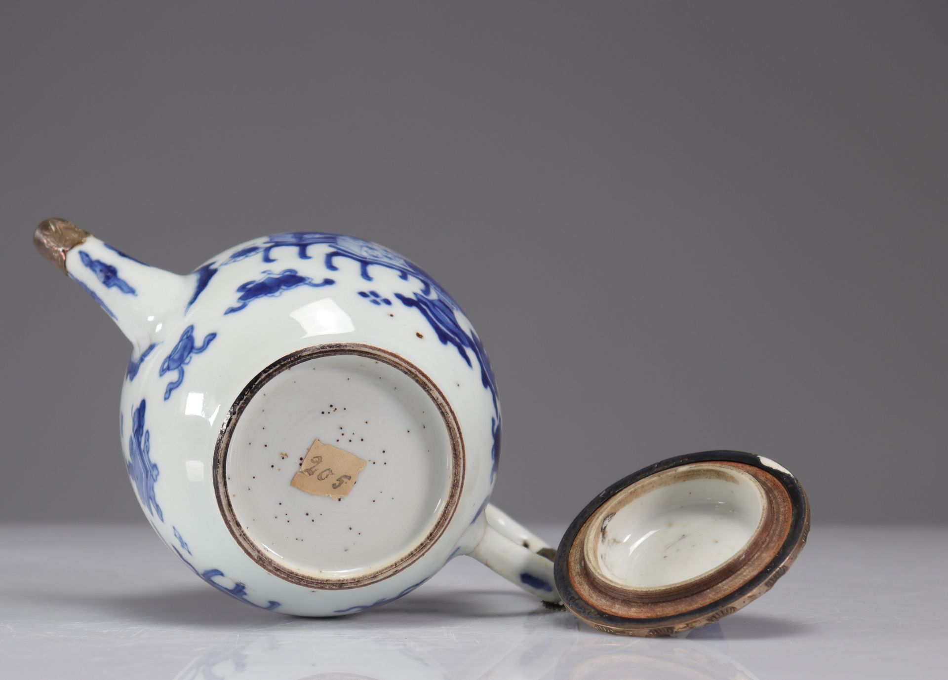 Eighteenth century white blue silver teapot - Image 5 of 6