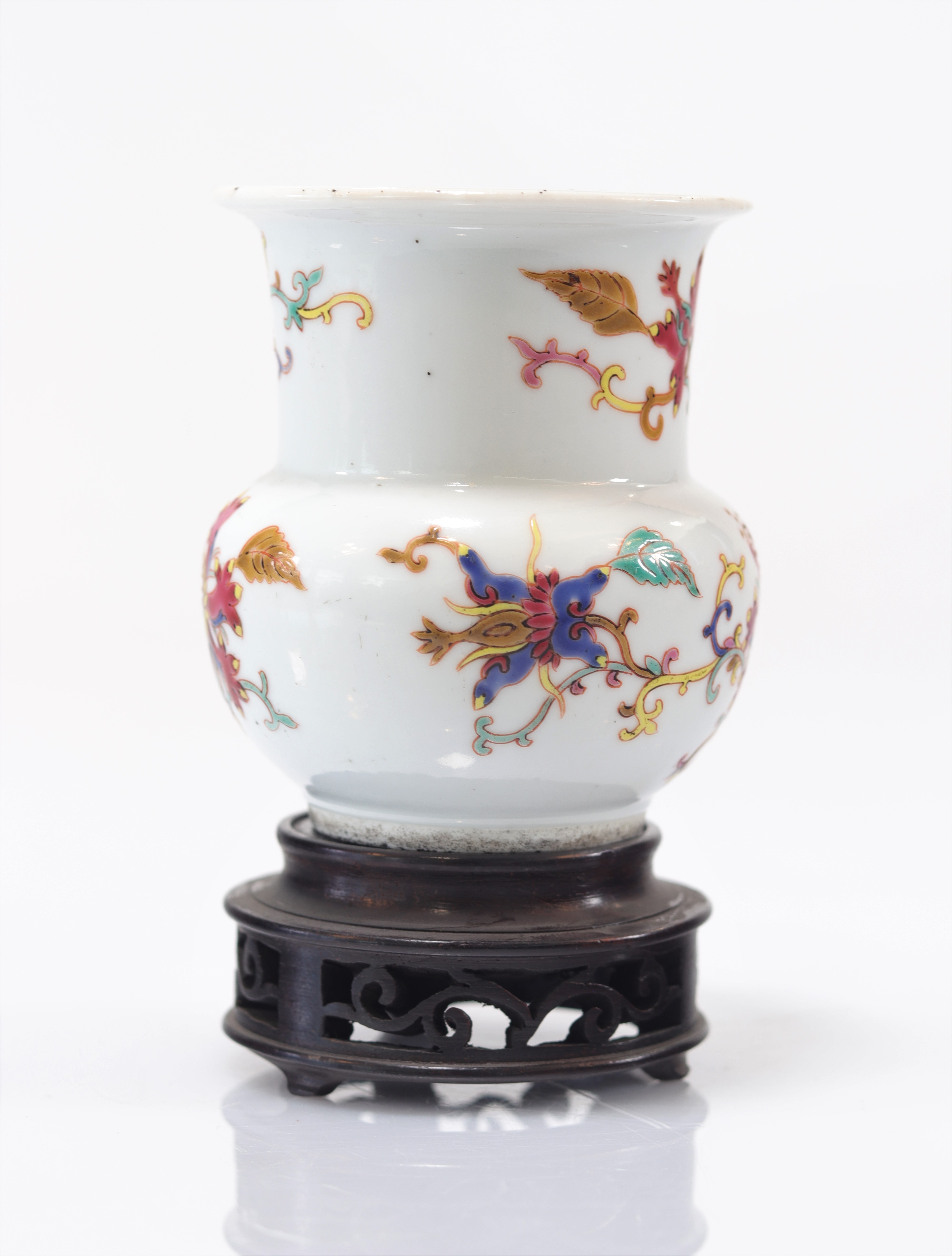 Pair of Qing period famille rose porcelain vases - Image 4 of 9