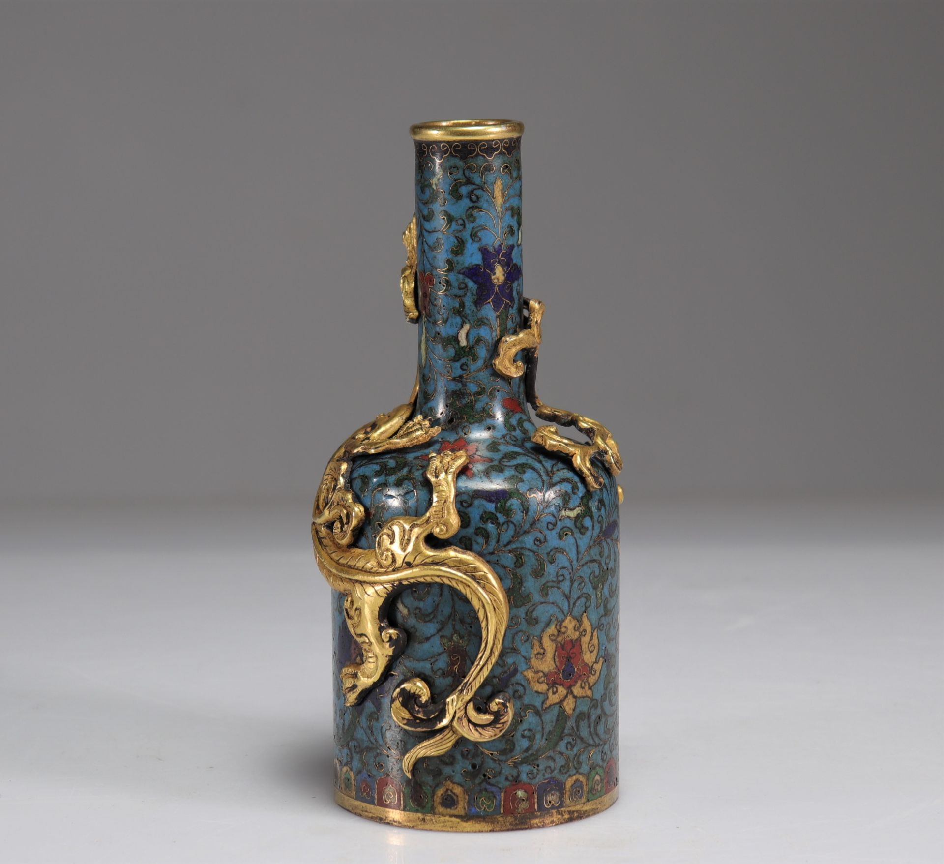 Cloisonne bronze vase, decorated with a bronze dragon, Xuande mark - Image 2 of 6