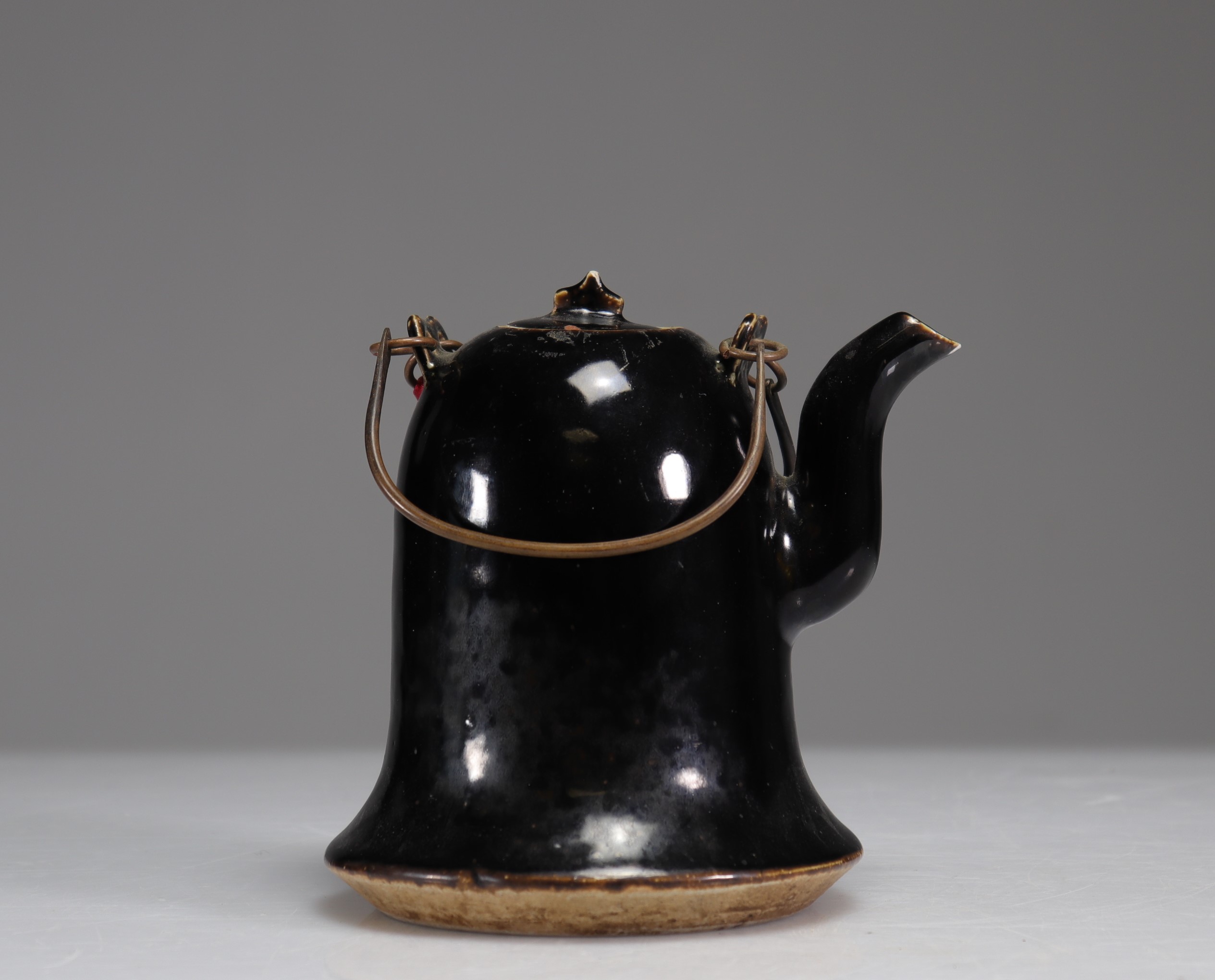 Black monochrome porcelain teapot, Qianlong period - Image 3 of 5