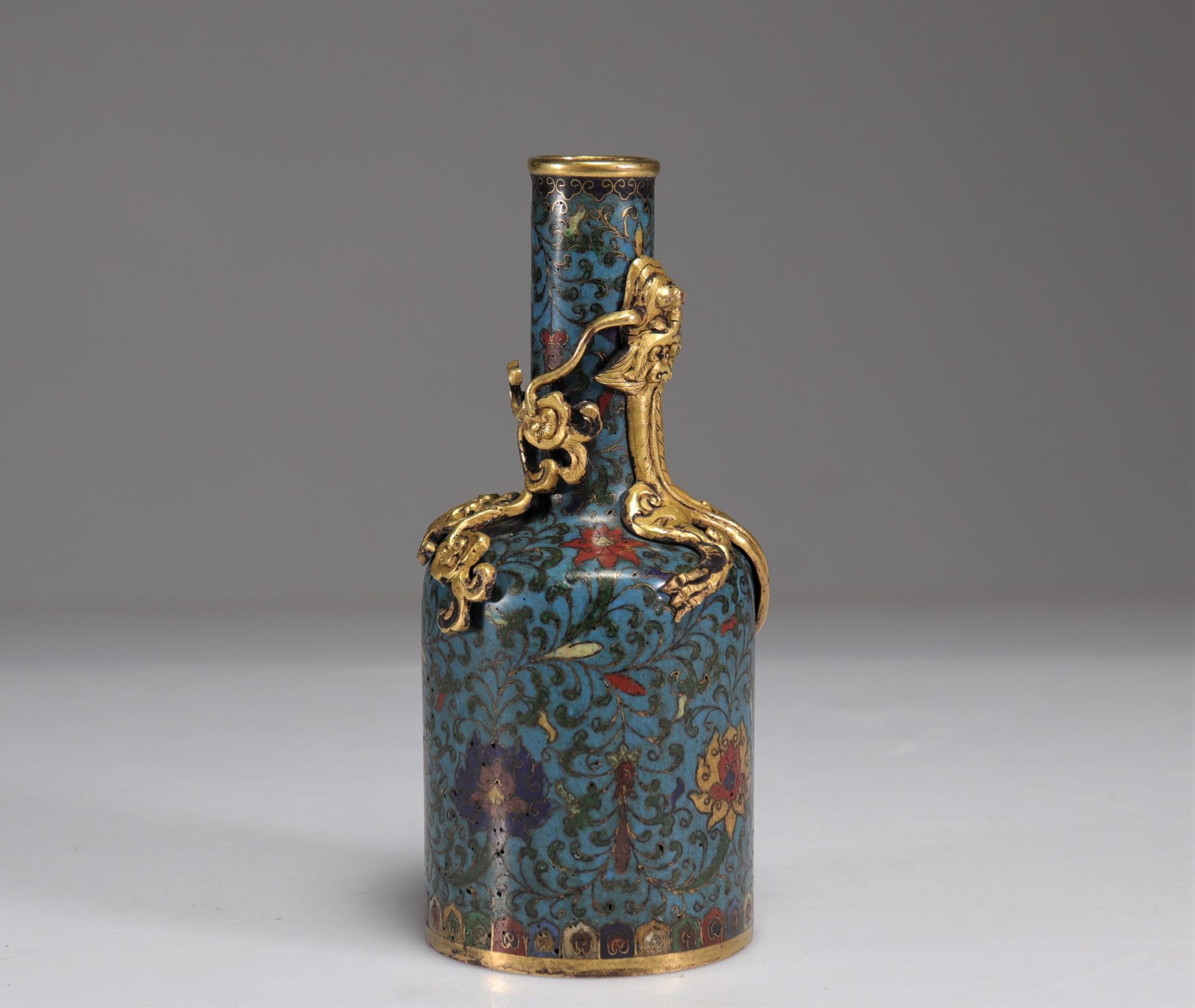 Cloisonne bronze vase, decorated with a bronze dragon, Xuande mark - Image 3 of 6