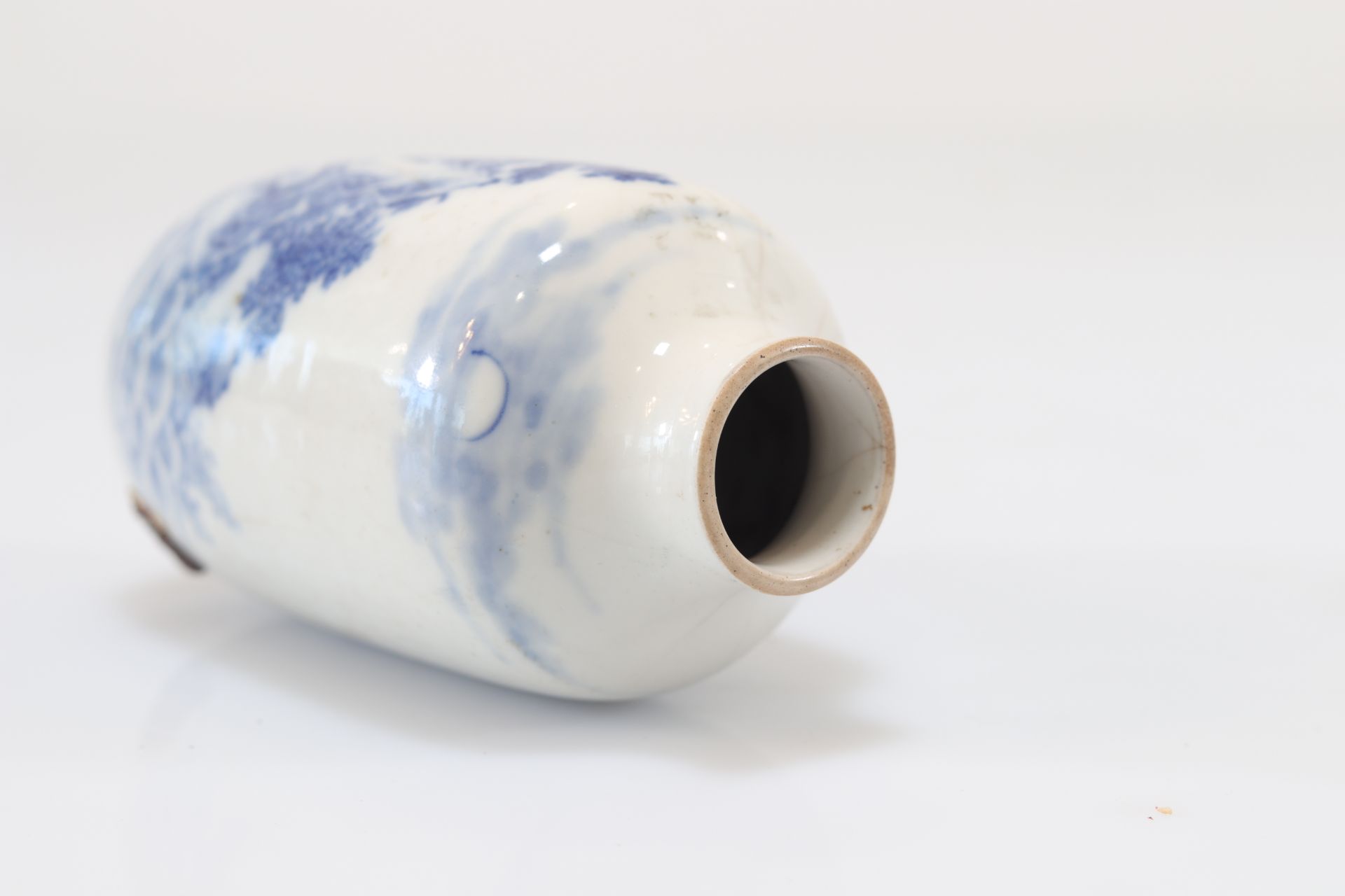Blue white porcelain vase with landscape decoration - Image 6 of 7