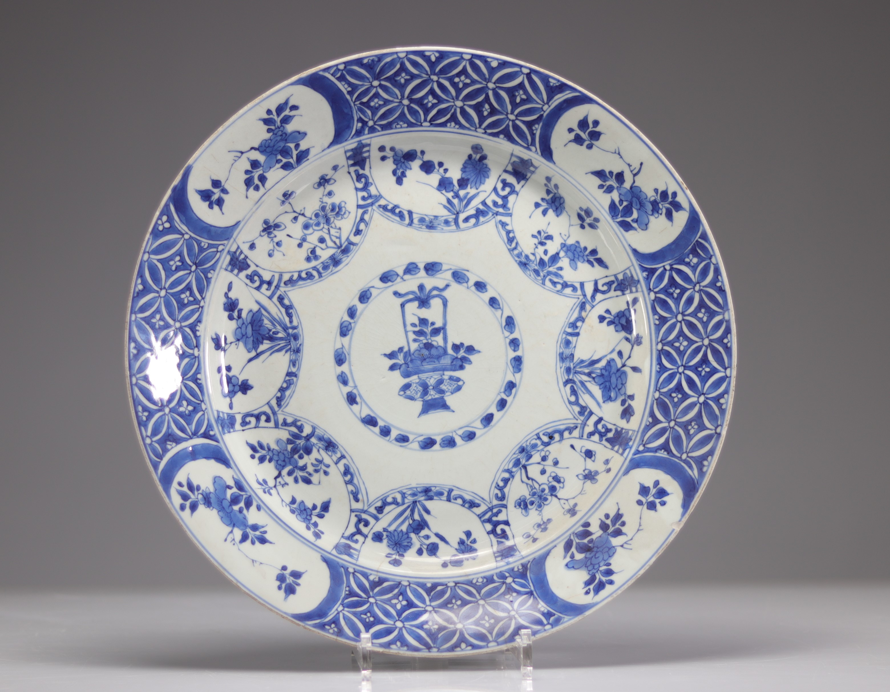 Large 18th century Chinese porcelain plate