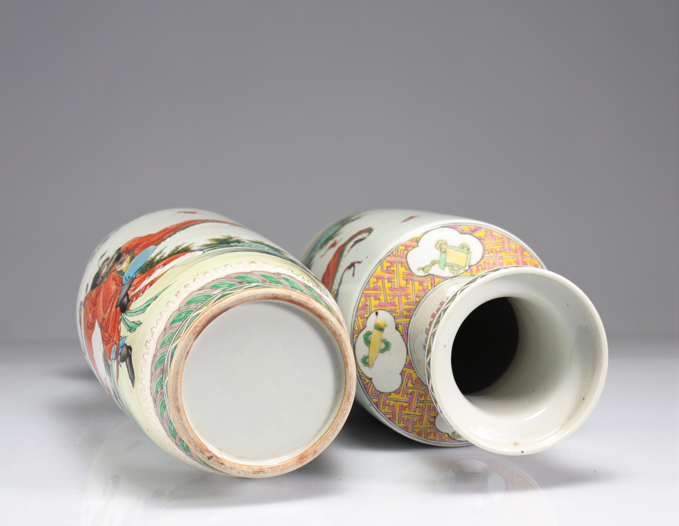 Pair of porcelain vases decorated with 19th century warriors - Image 5 of 5
