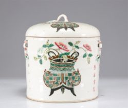 Terrine covered in porcelain decorated with furniture from the end of the 19th century
