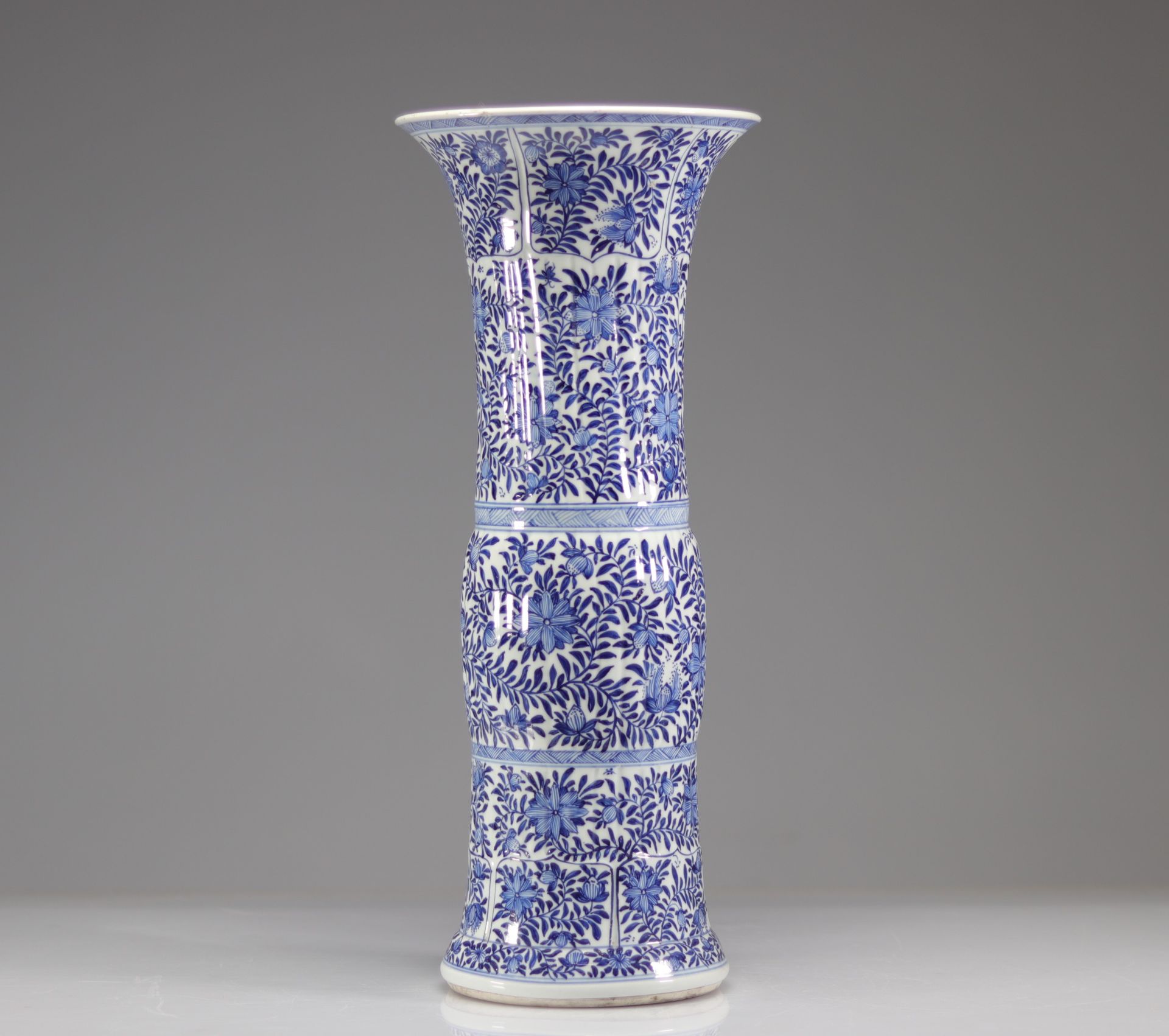 Large blue white Chinese porcelain vase - Image 2 of 4