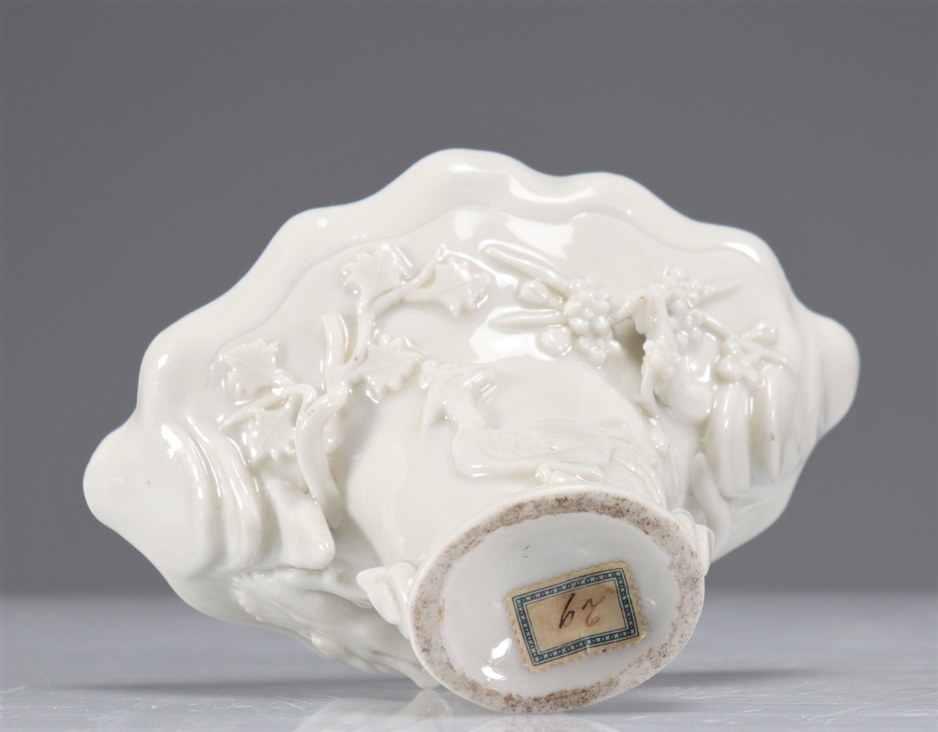 Libation cup in blanc de chine decorated with dragons Kangxi period - Image 6 of 7