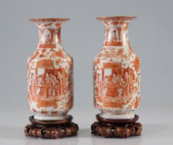 Pair of so-called Canton vases in porcelain and enamels of the rose family decorated in iron red and