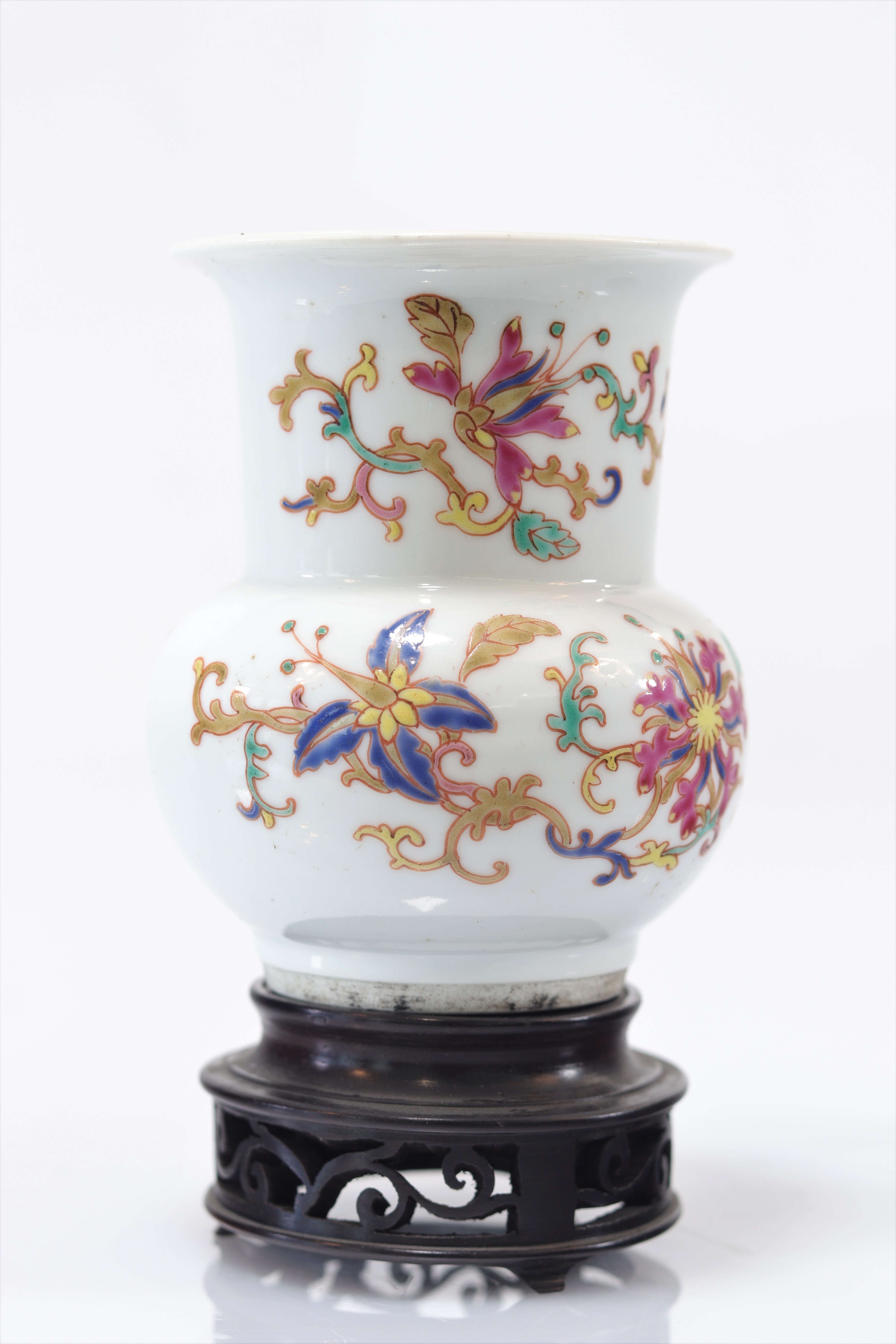 Pair of Qing period famille rose porcelain vases - Image 9 of 9