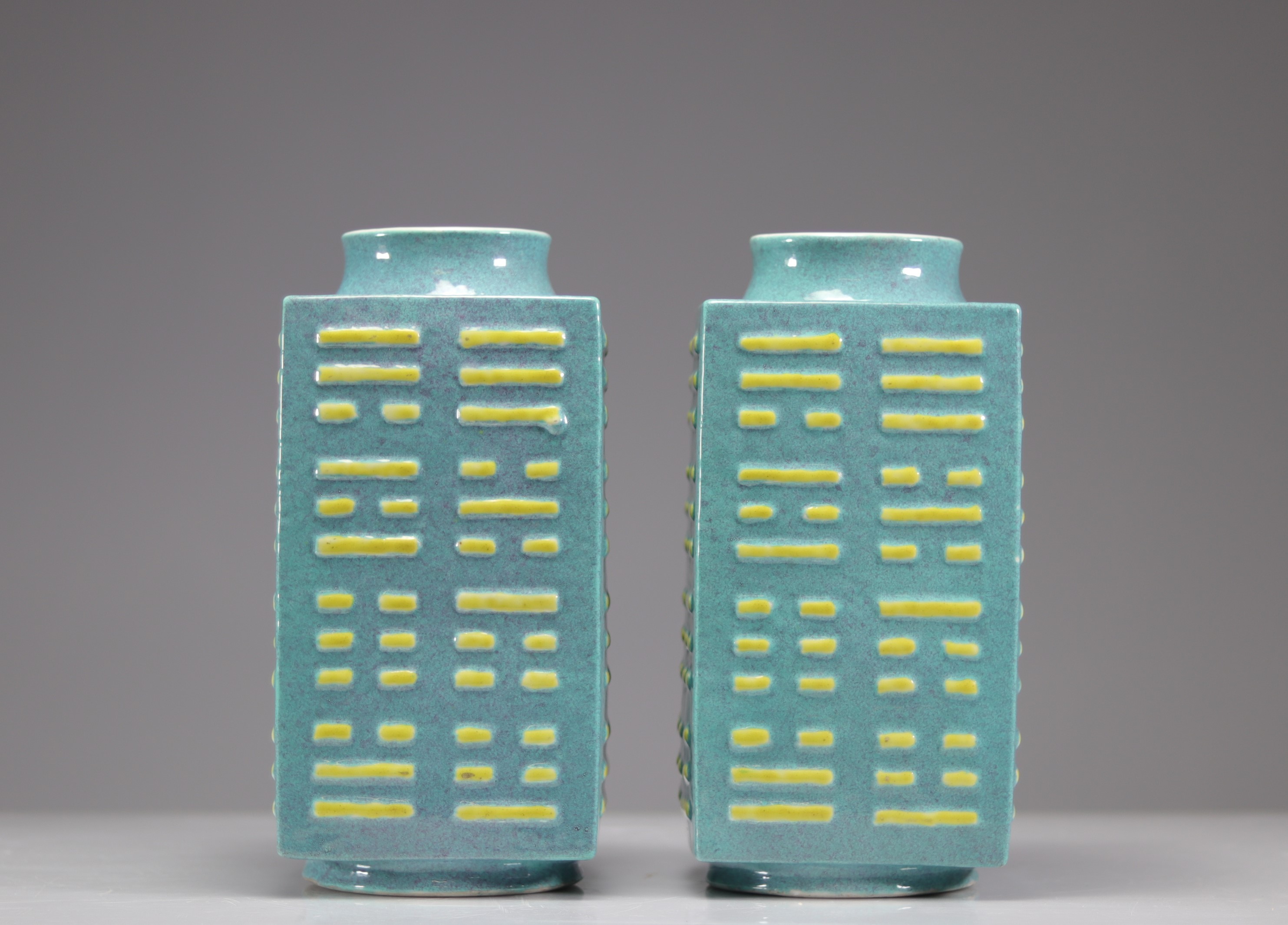 Rare pair of Cong vases green and yellow background decorated with Tao trigrams - Image 4 of 6