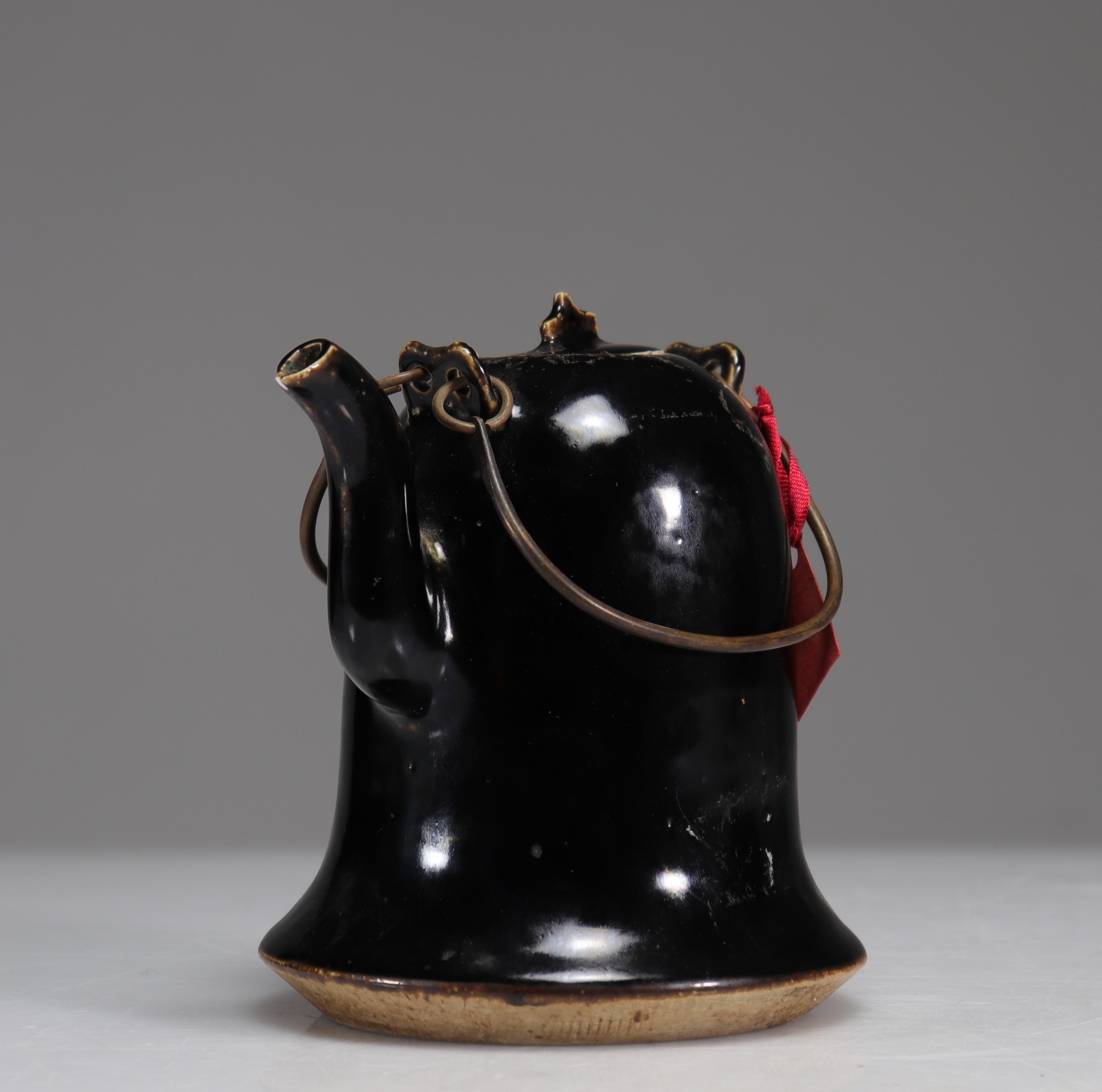 Black monochrome porcelain teapot, Qianlong period