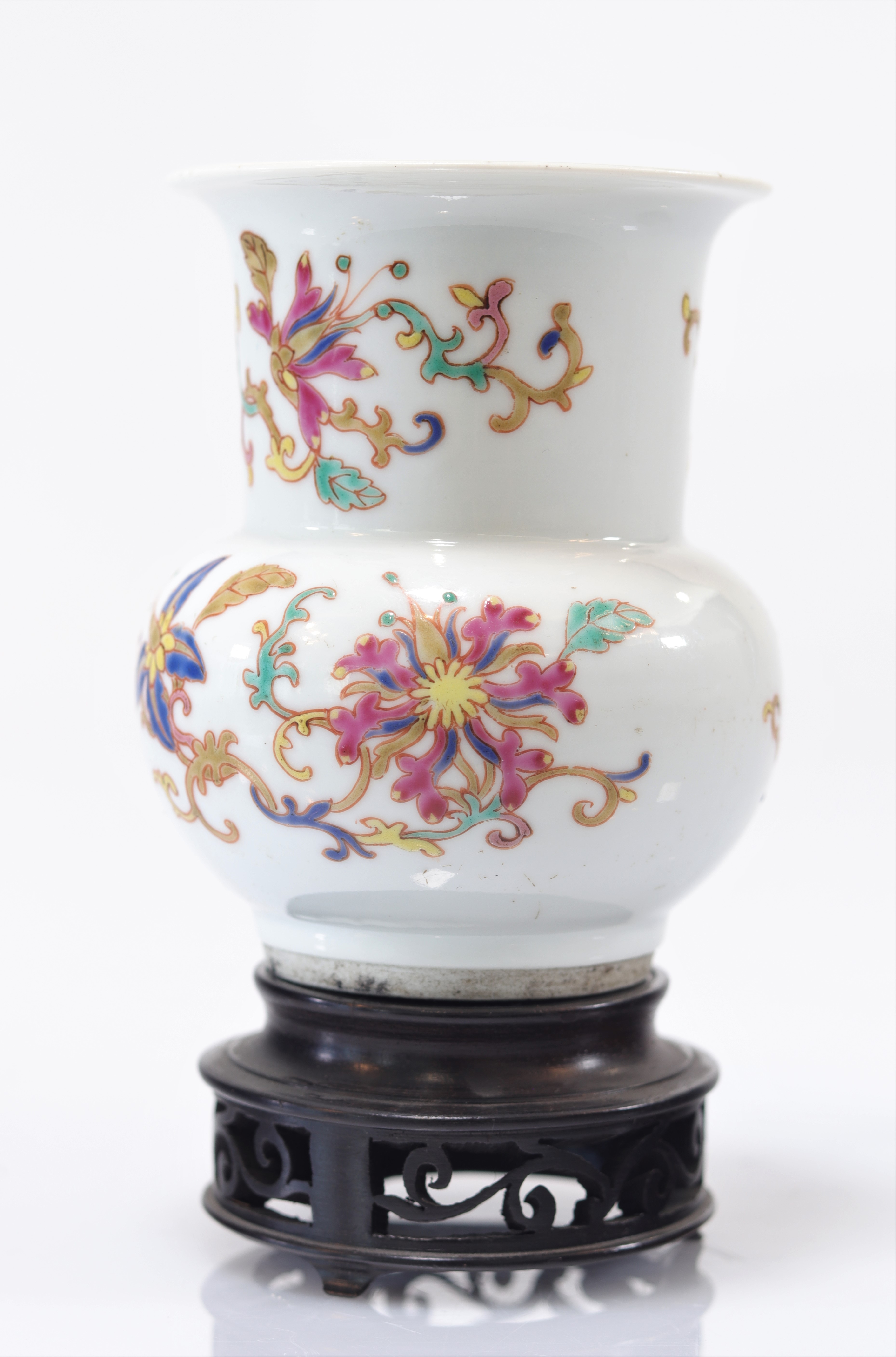 Pair of Qing period famille rose porcelain vases - Image 5 of 9